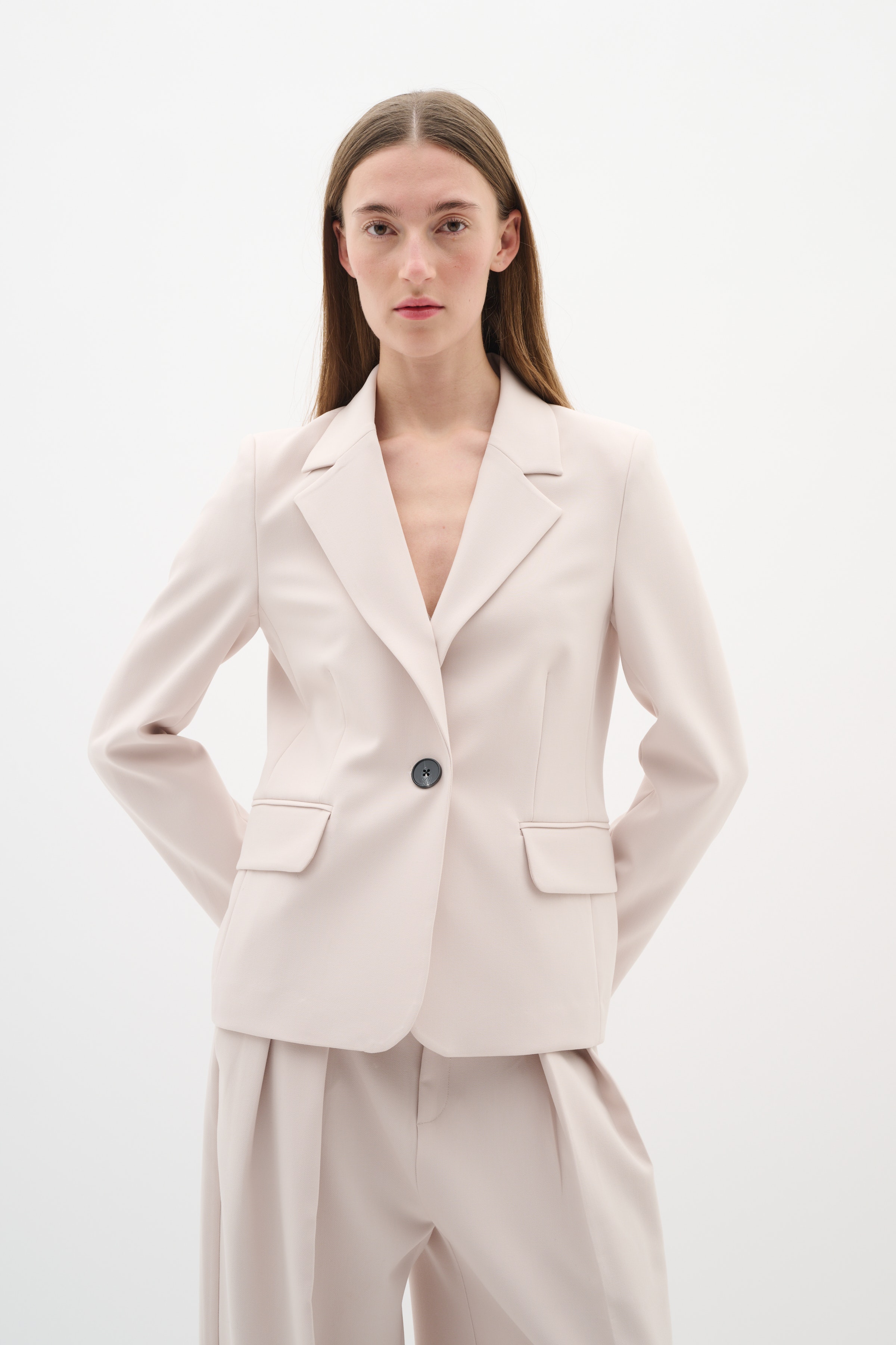 BryelleIW Blazer LOOKBOOK FRONT 30110990-130403