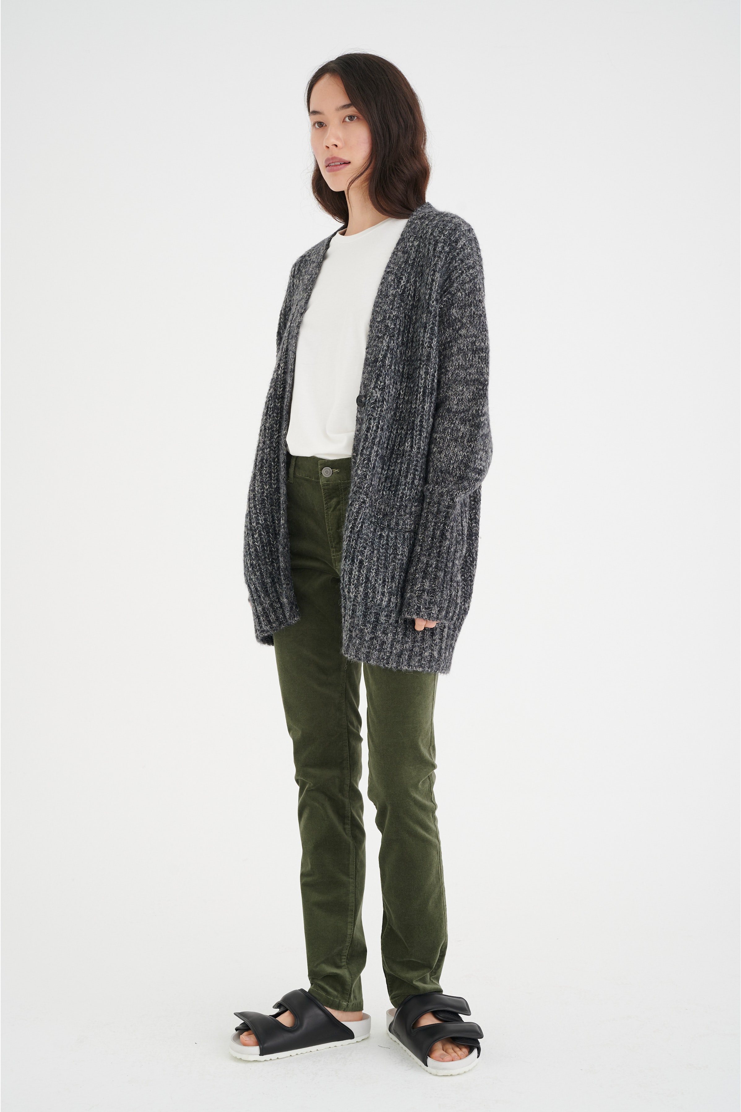 ToanaIW Strikcardigan LOOKBOOK FRONT 30106497-194008