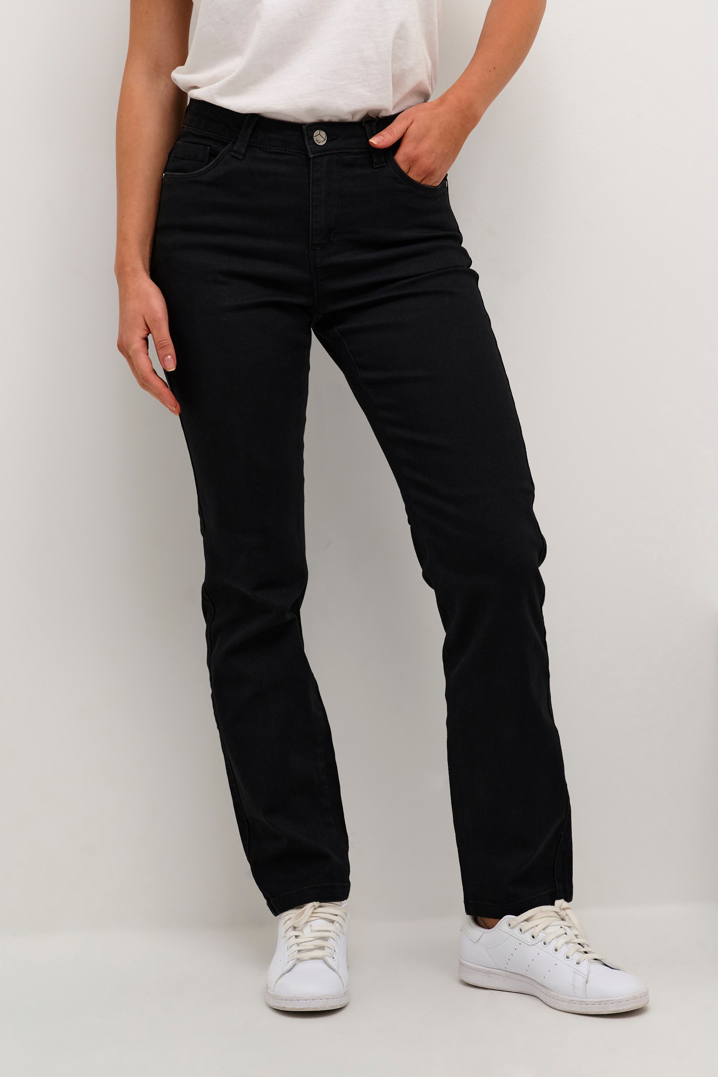 KAvicky Straight Jeans LOOKBOOK FRONT 10506530-100121