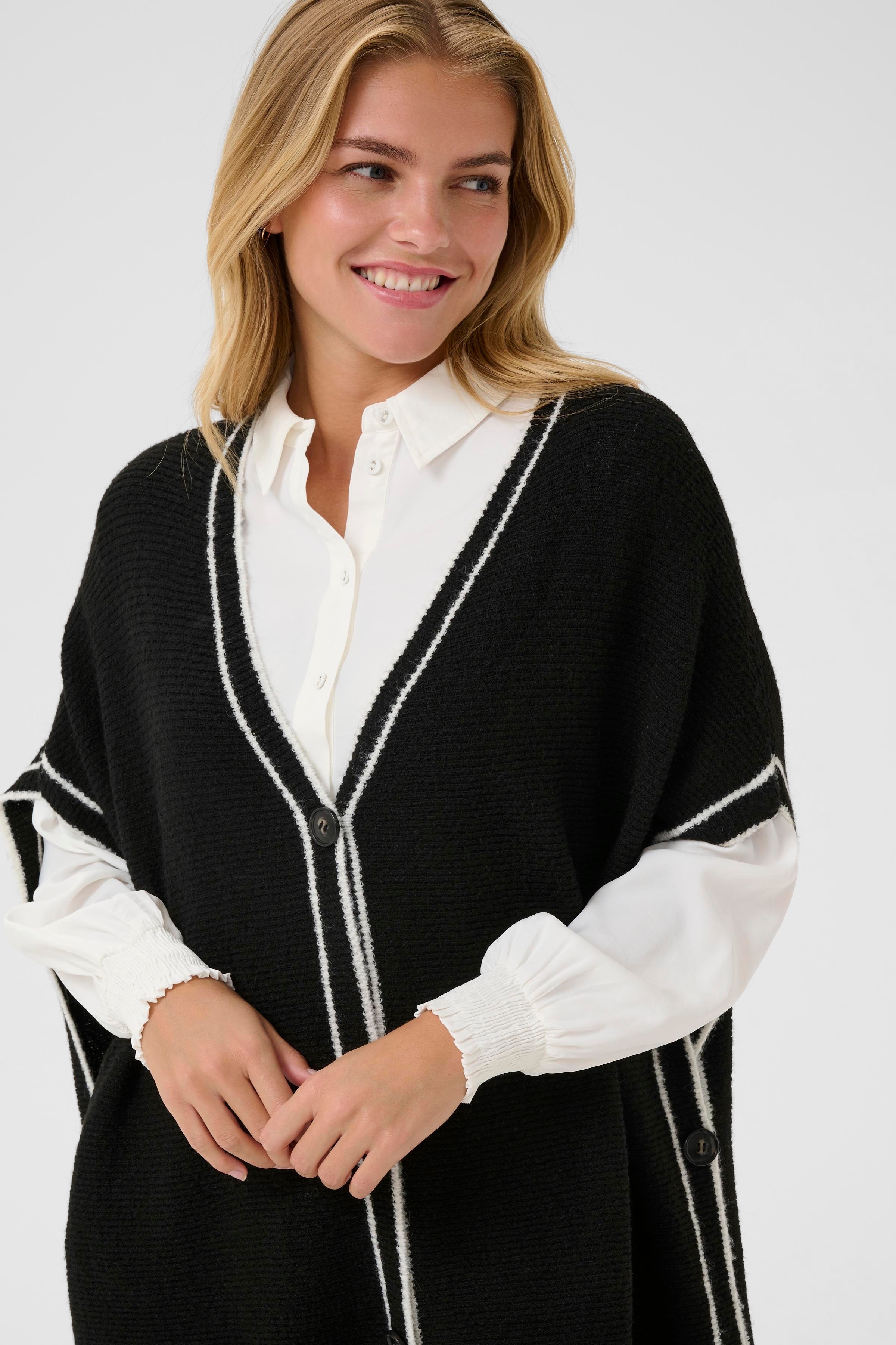 CRRams Poncho LOOKBOOK DETAIL 10614259-100120
