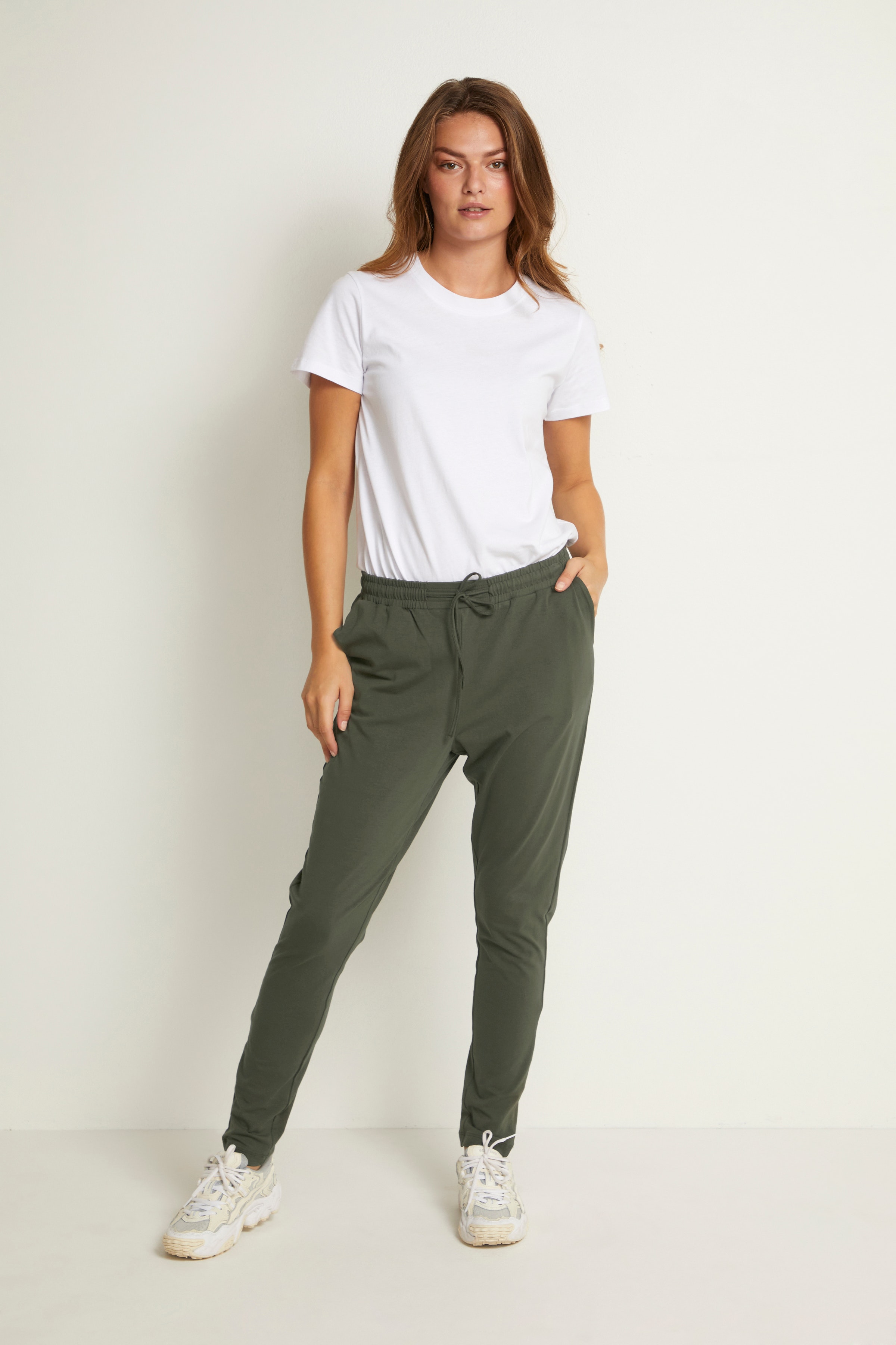 Linda Trousers LOOKBOOK FRONT 10550279-50947