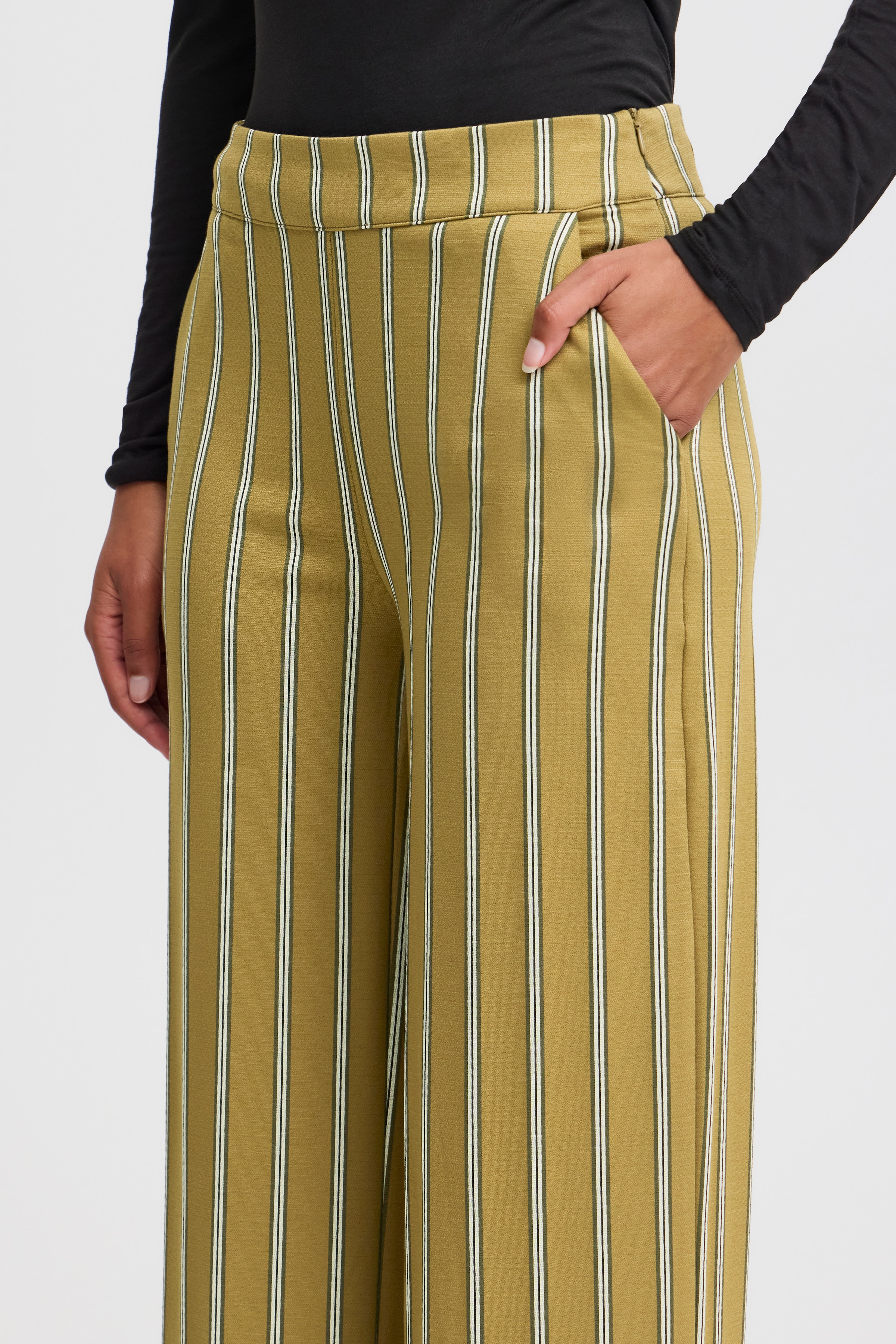 IHRUTI Trousers LOOKBOOK DETAIL 20121514-180629