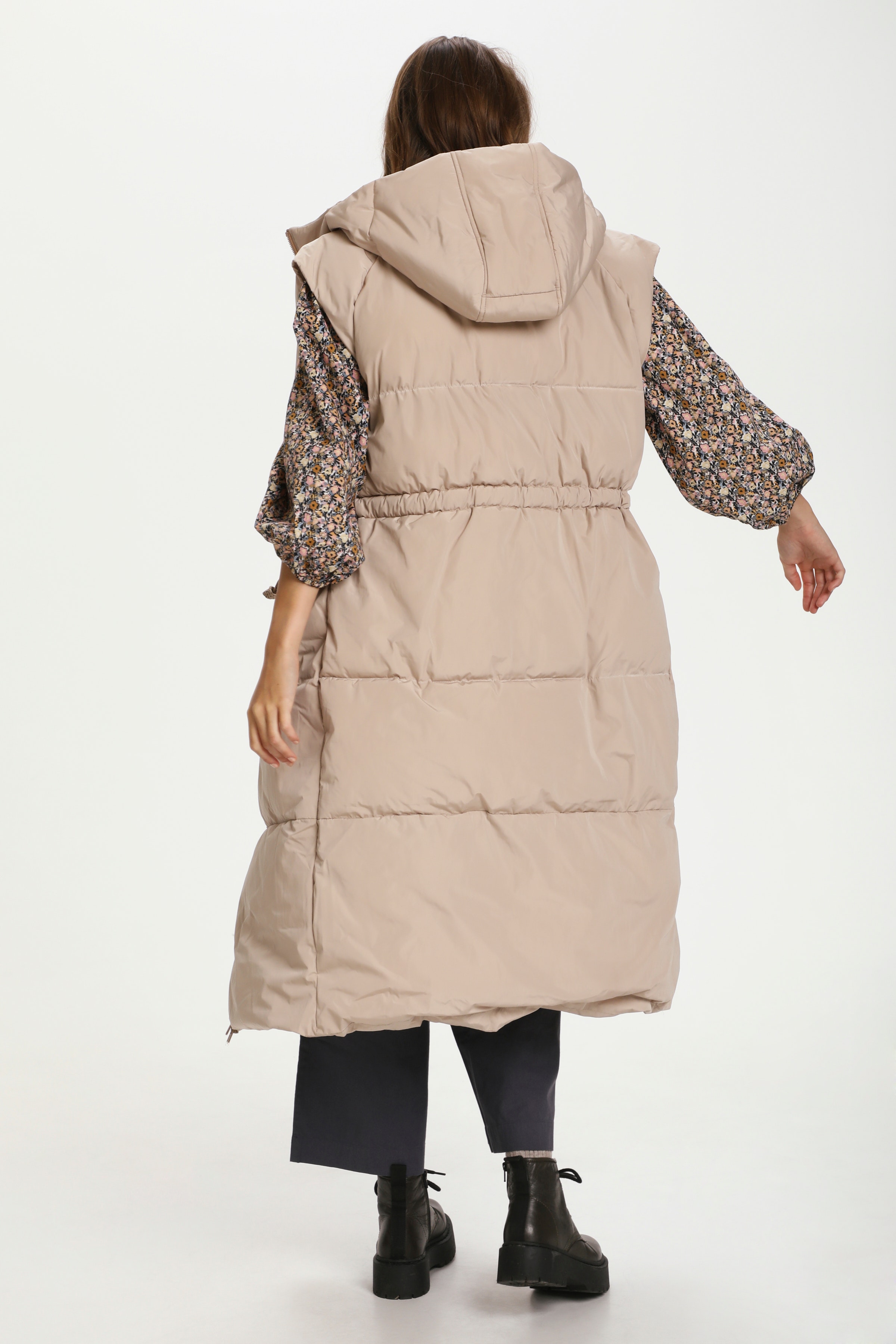  HellaSZ Vest

 LOOKBOOK BACK 30511214-161210