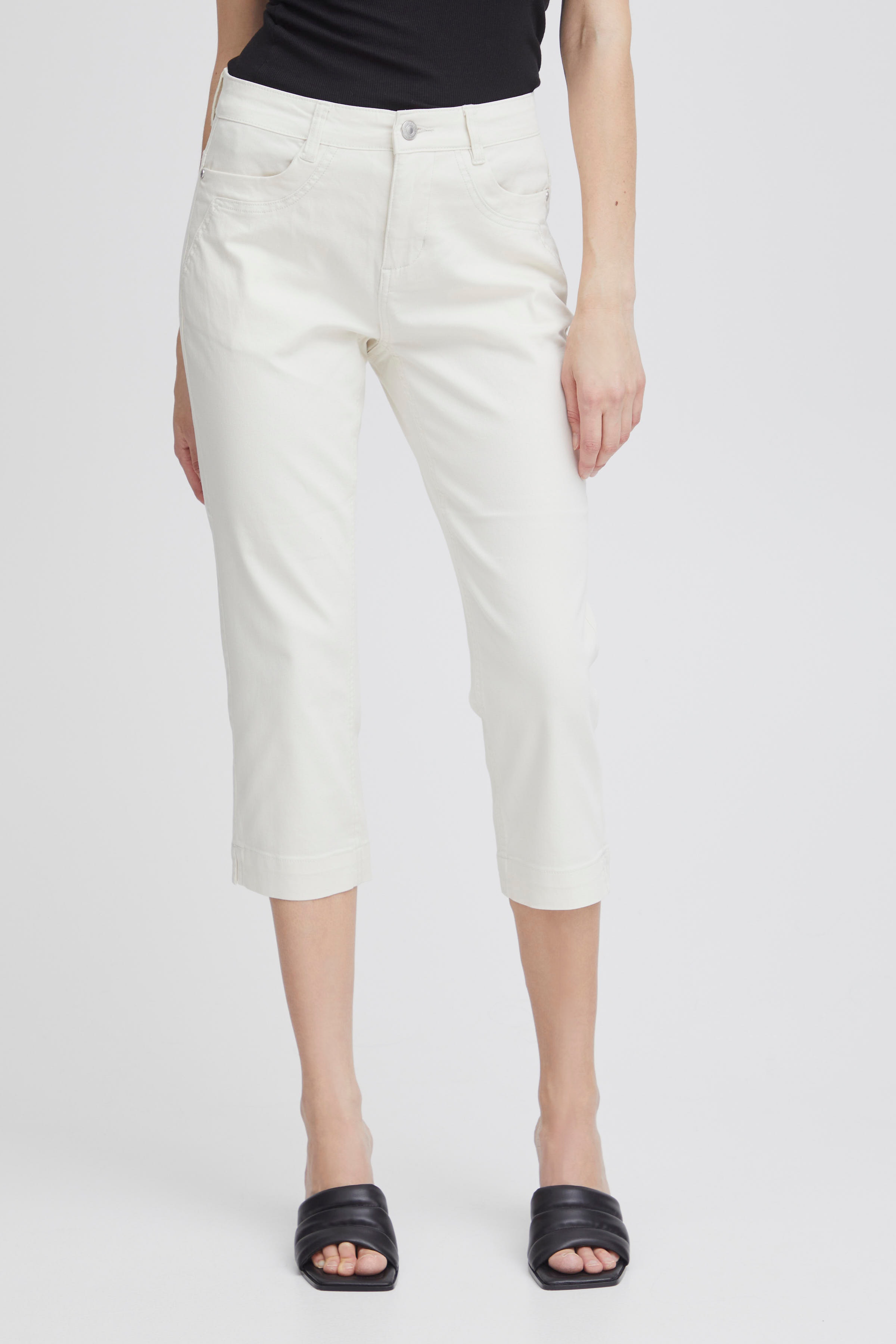 FRFOTWILL Capri bukser LOOKBOOK FRONT 20610424-120602