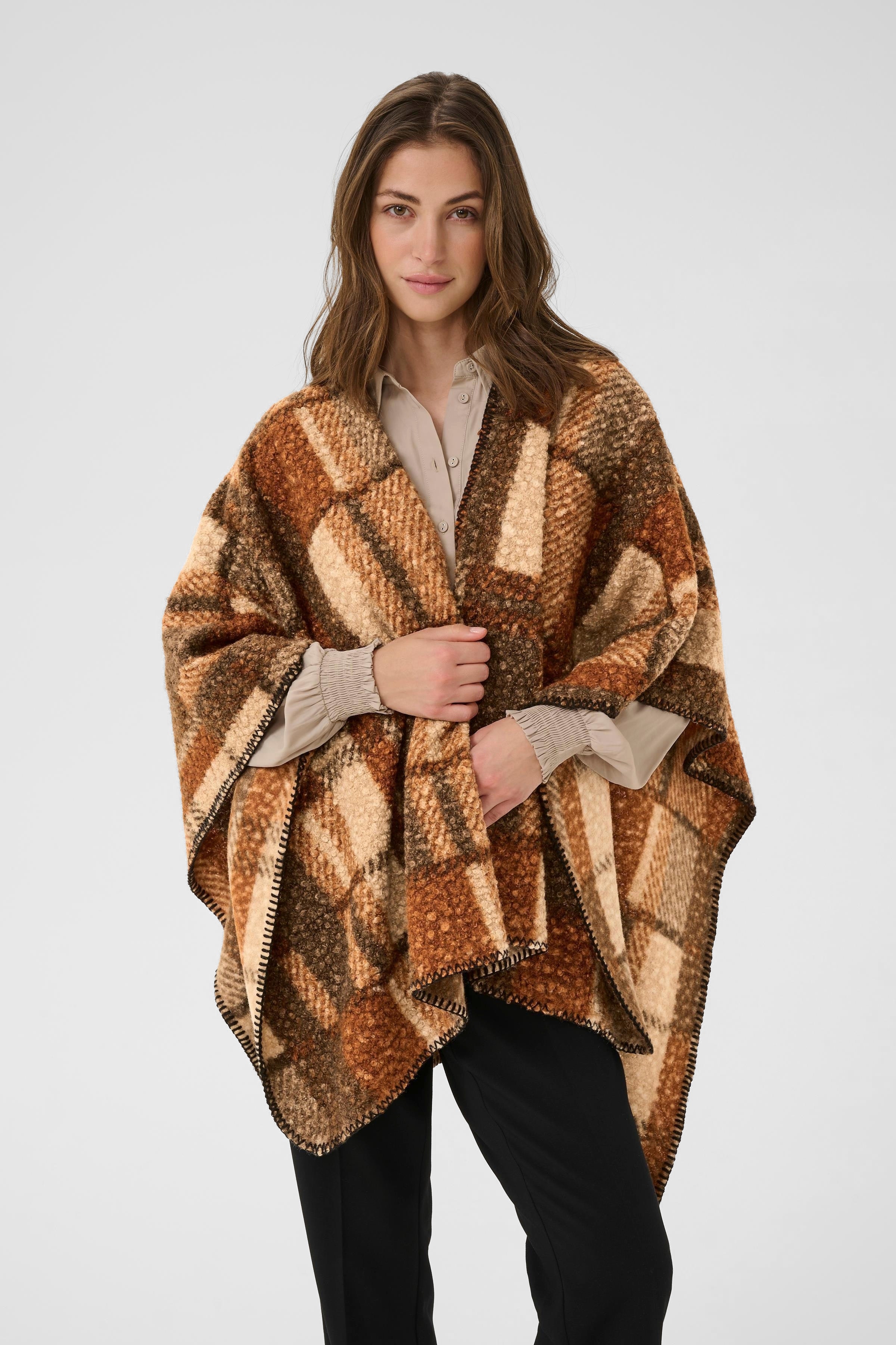 CRBlye Cape LOOKBOOK FRONT 10614289-108399