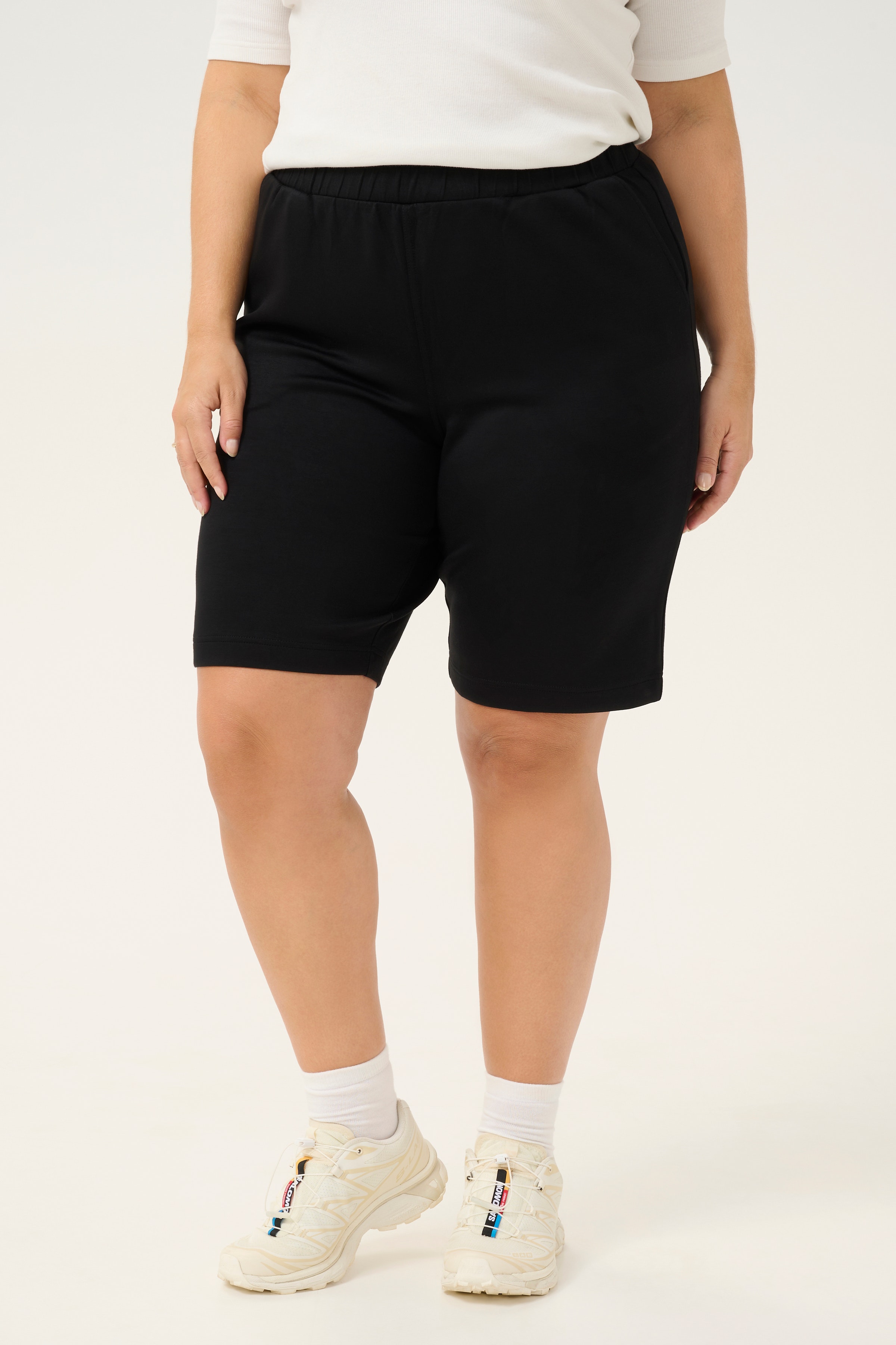 KCannita Shorts LOOKBOOK FRONT 10583279-100121