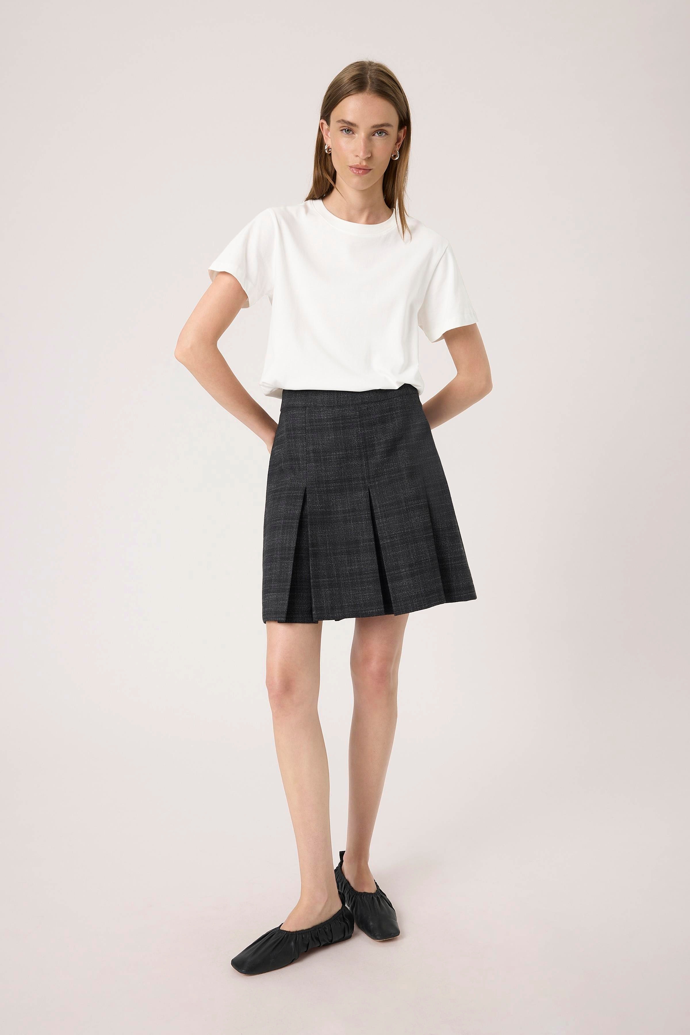SLEvonne Skirt LOOKBOOK FRONT 30408726-304333