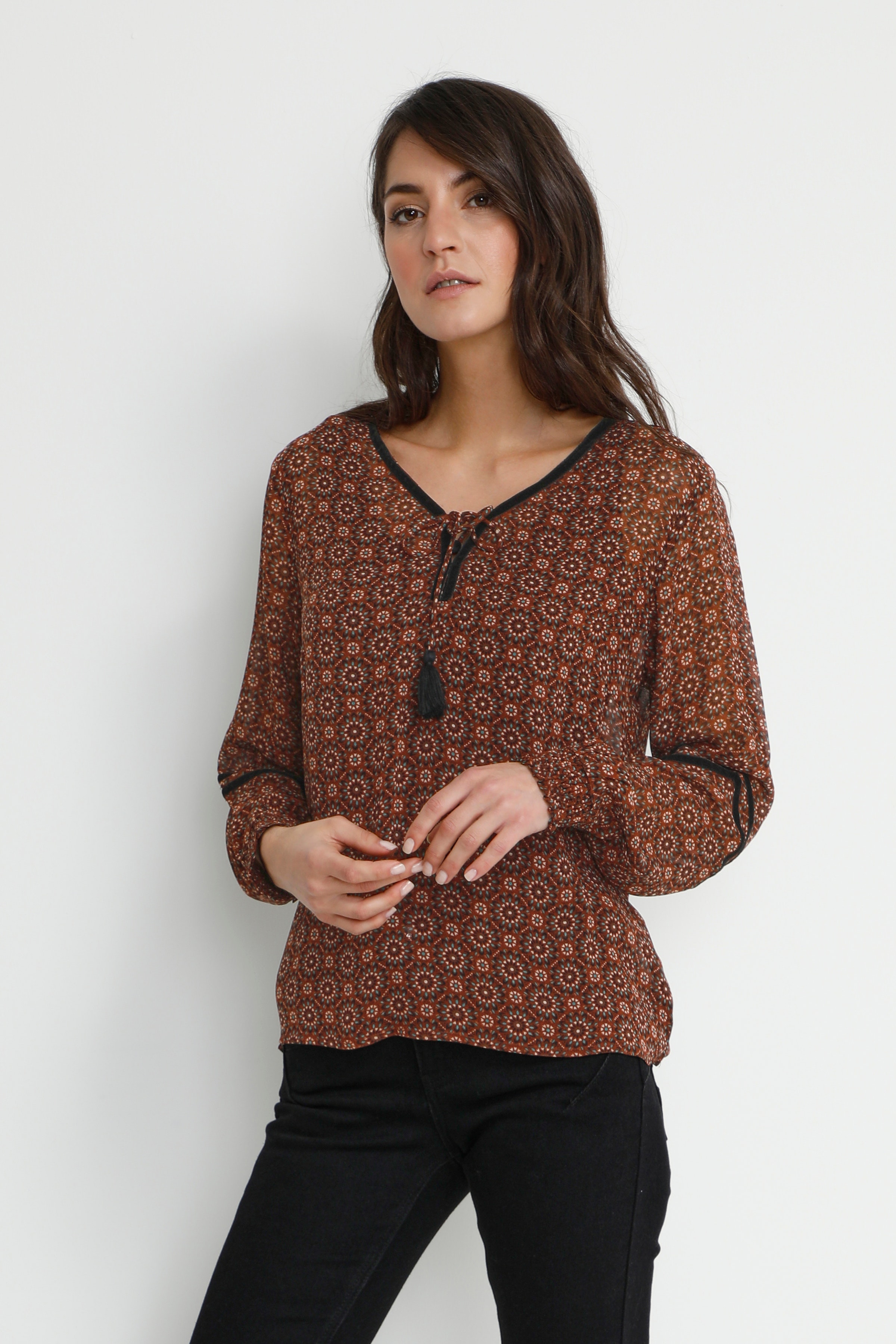 CRNinette Bluse LOOKBOOK FRONT 10610420-103373