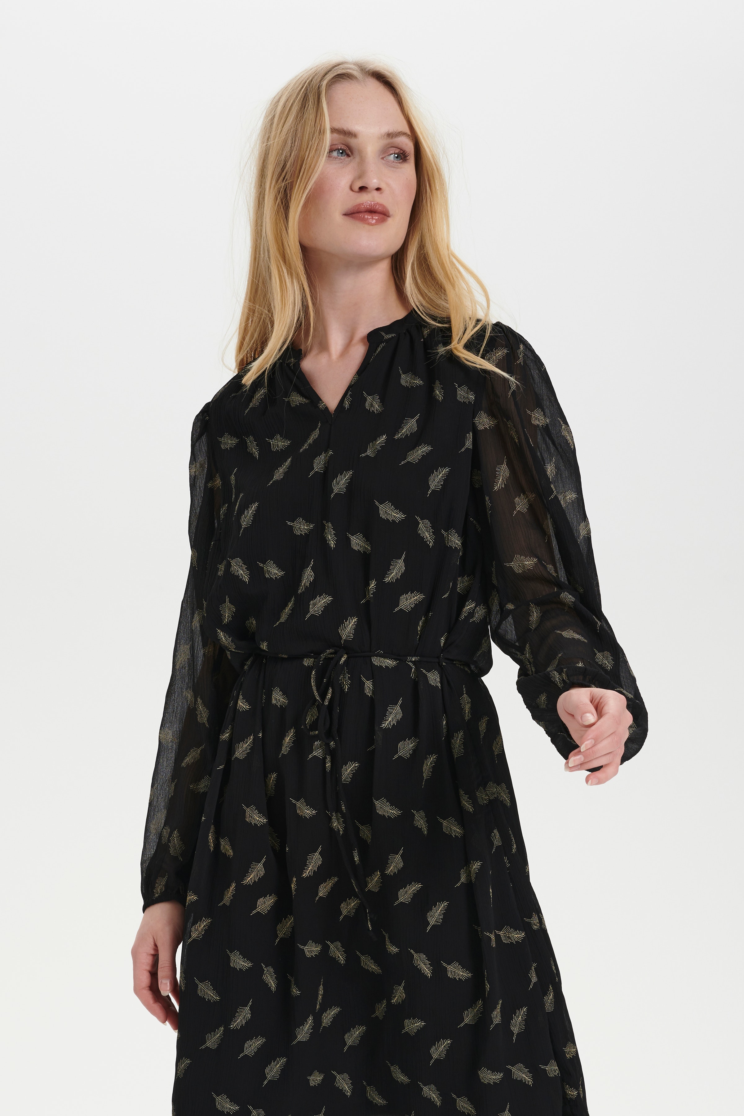 JamiiSZ Dress

 LOOKBOOK FRONT 30512089-600382