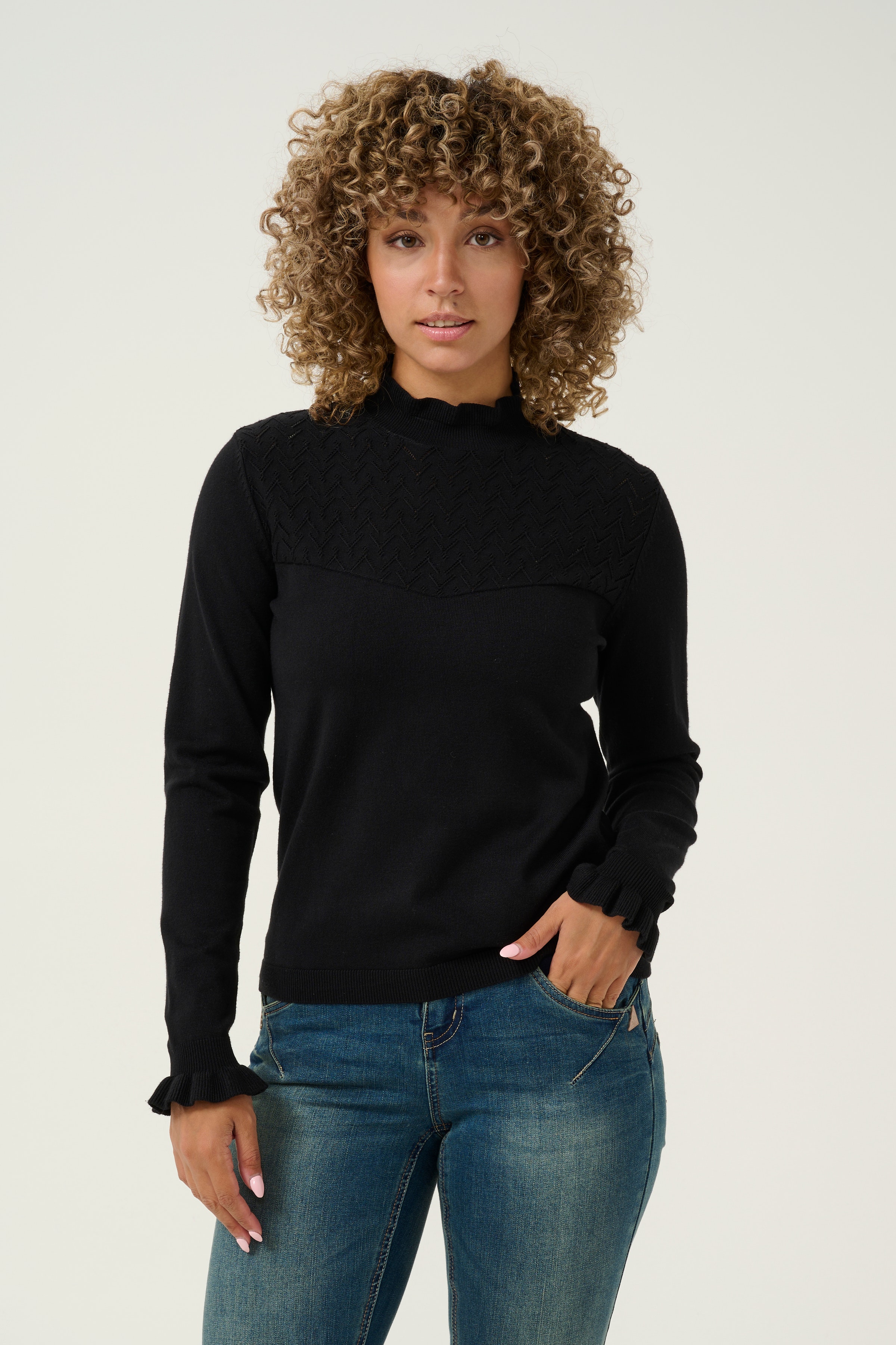 CRVillea Pullover LOOKBOOK FRONT 10611897-100120