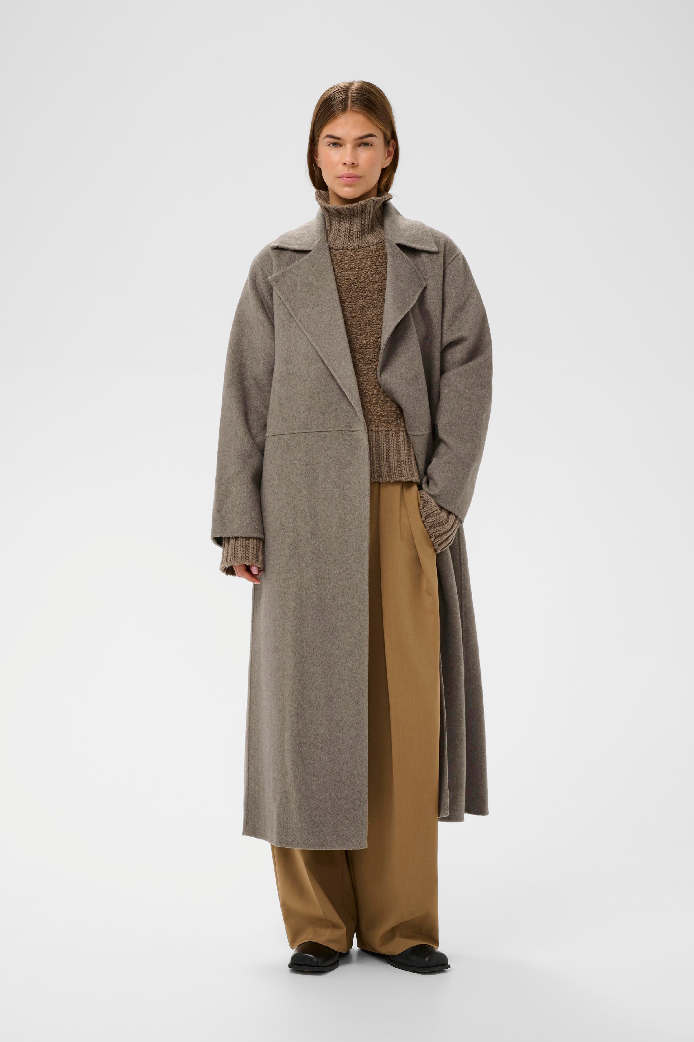 YillaIW Mantel LOOKBOOK FRONT 30110608-1813041