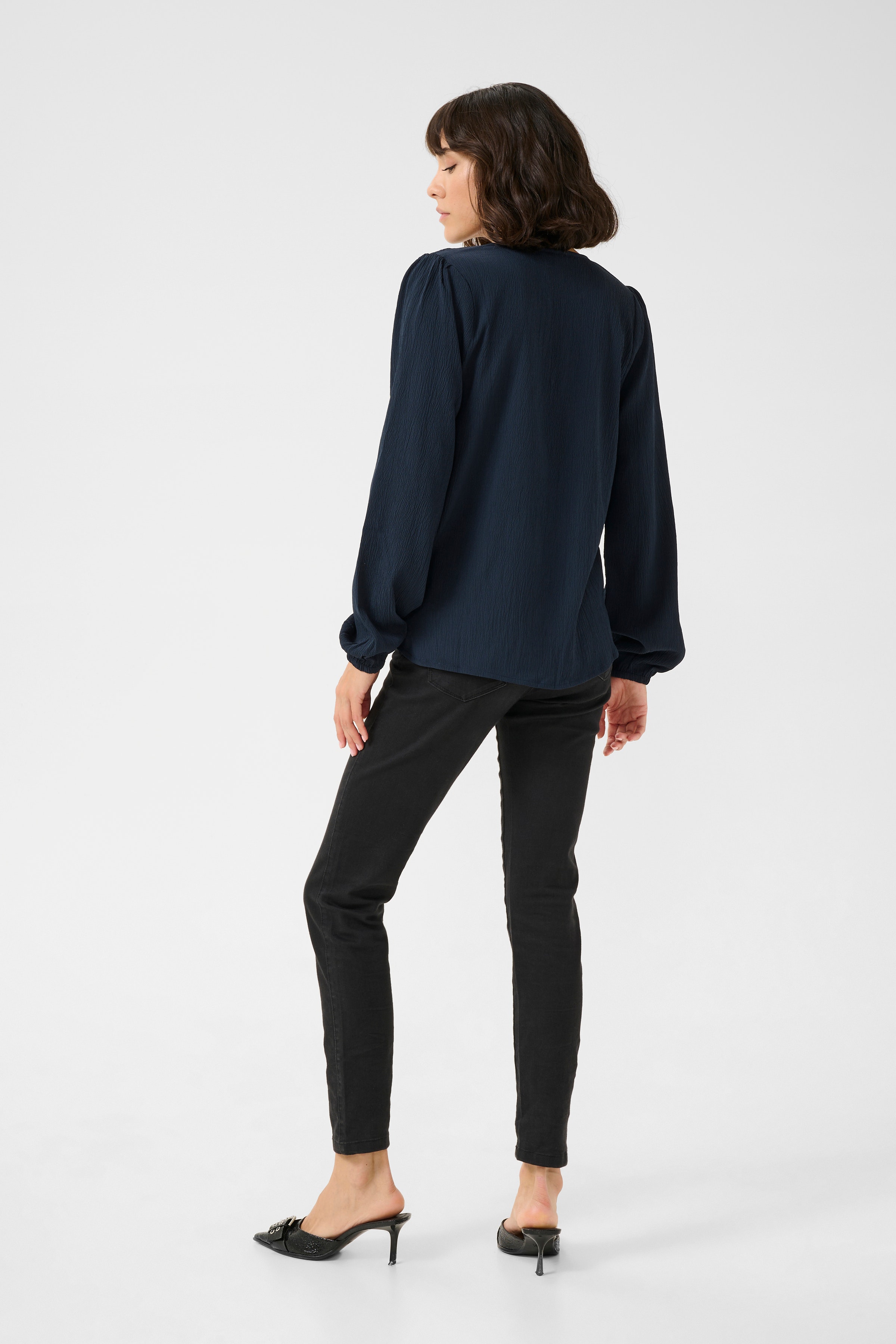 KAlinda Blouse LOOKBOOK BACK 10510204-194020