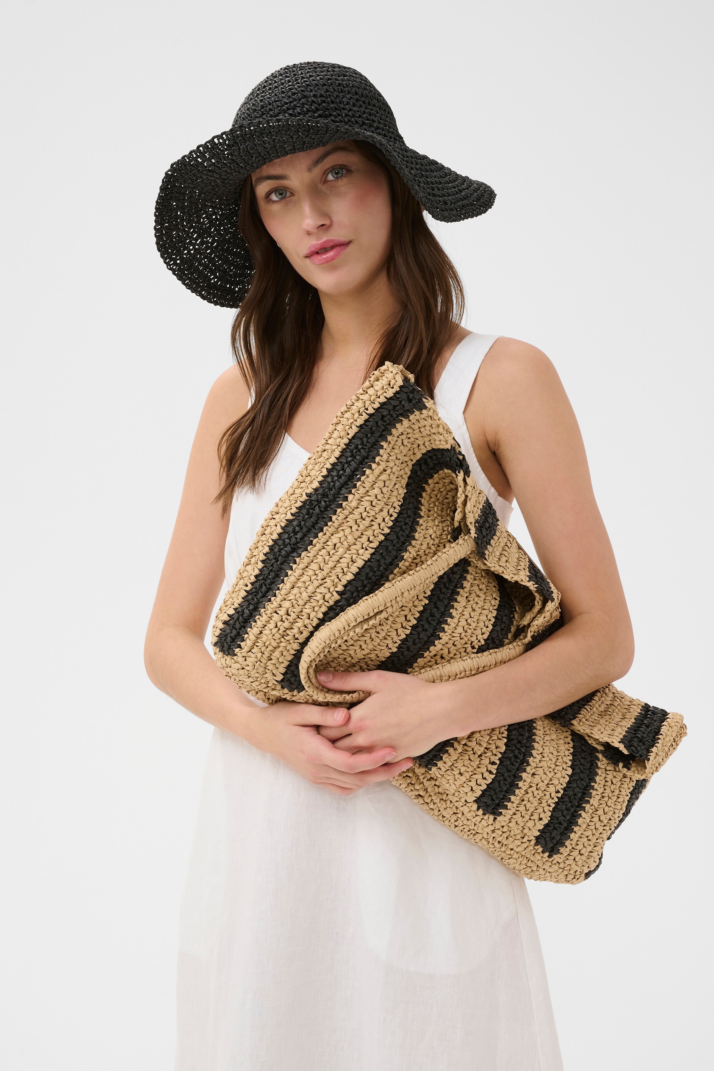 PoulinePW Hat LOOKBOOK FRONT 30306884-194008