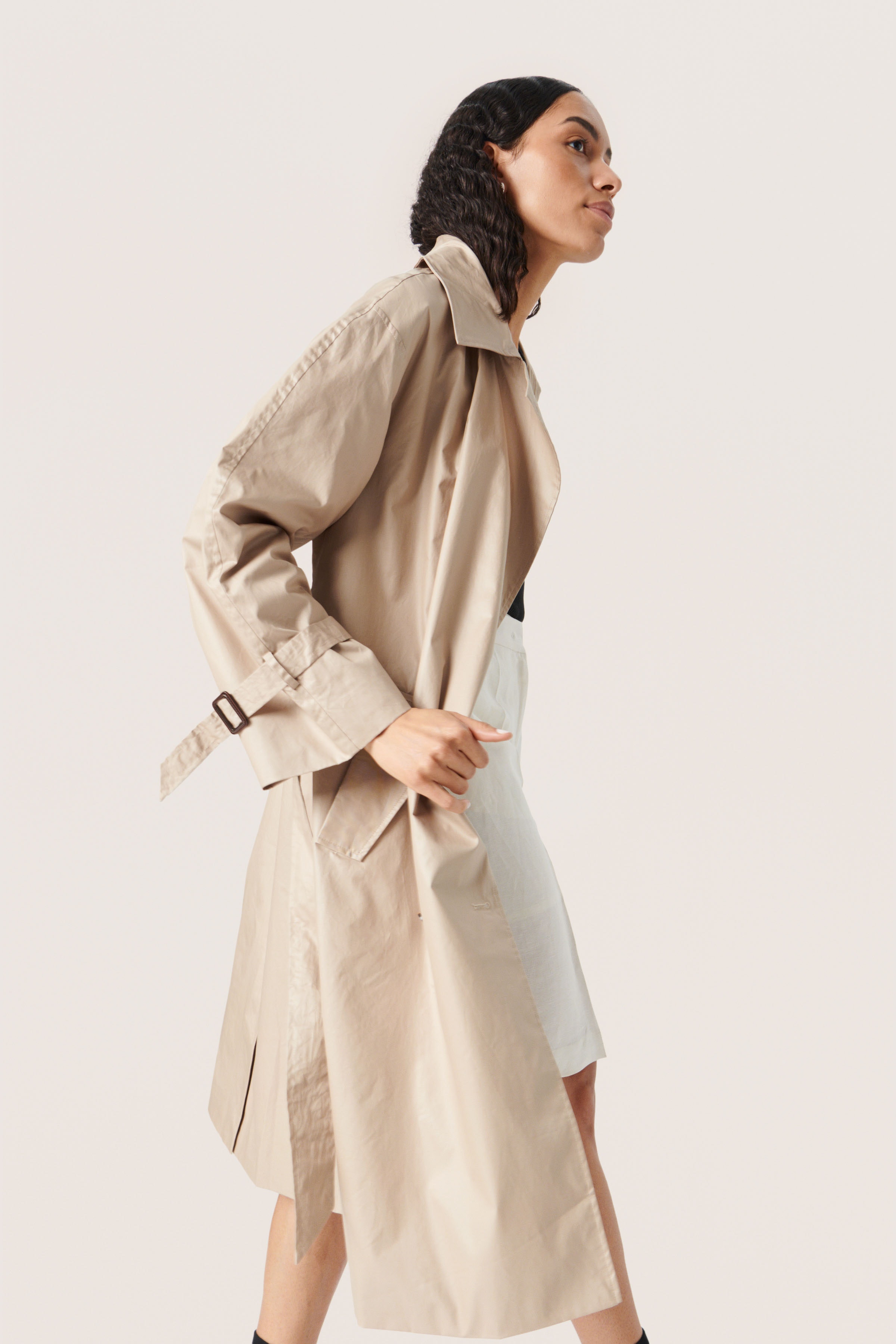 SLOhio Trenchcoat LOOKBOOK FRONT 30405927-161101