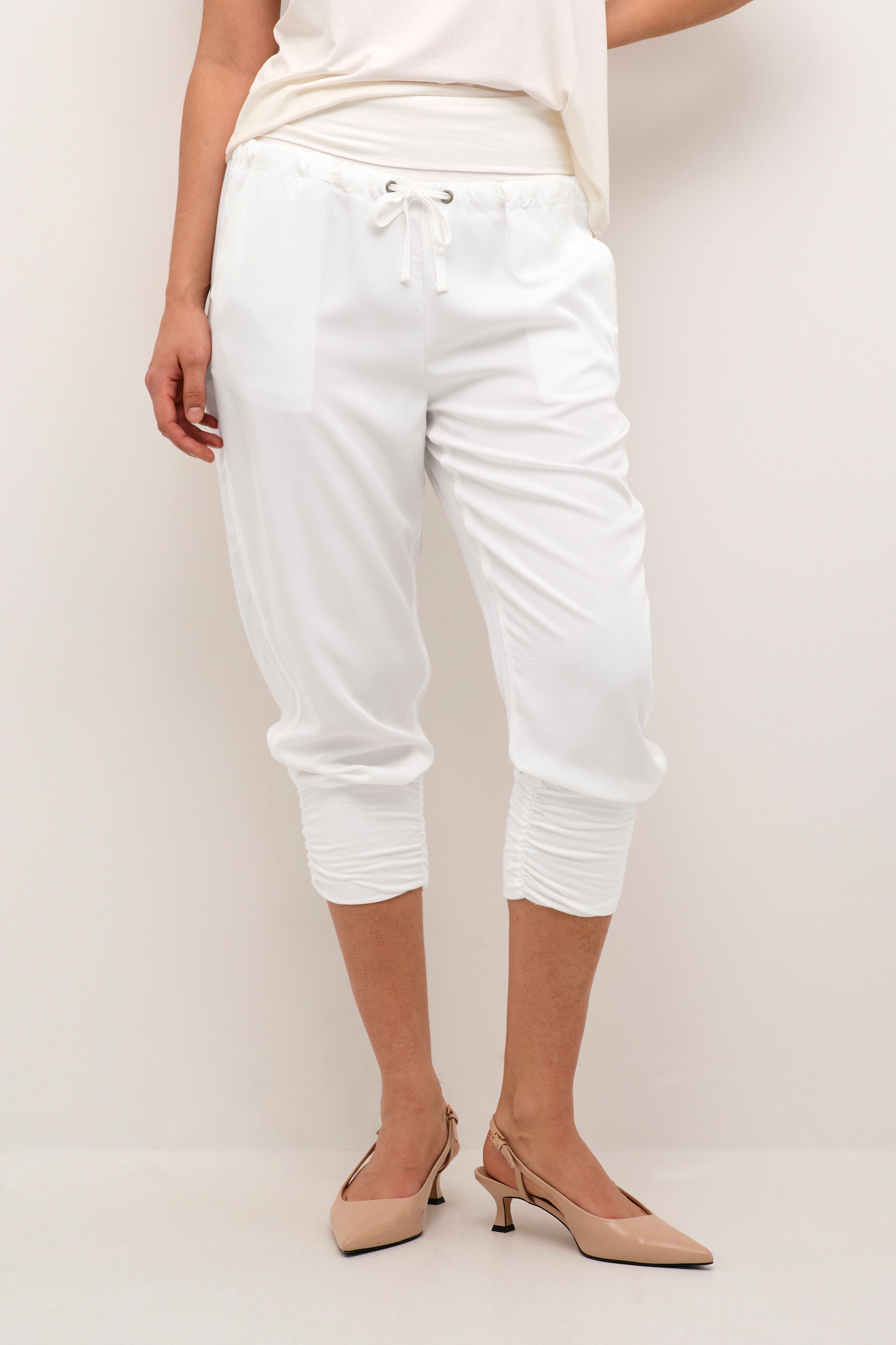 Line Trousers LOOKBOOK FRONT 10604697-110602