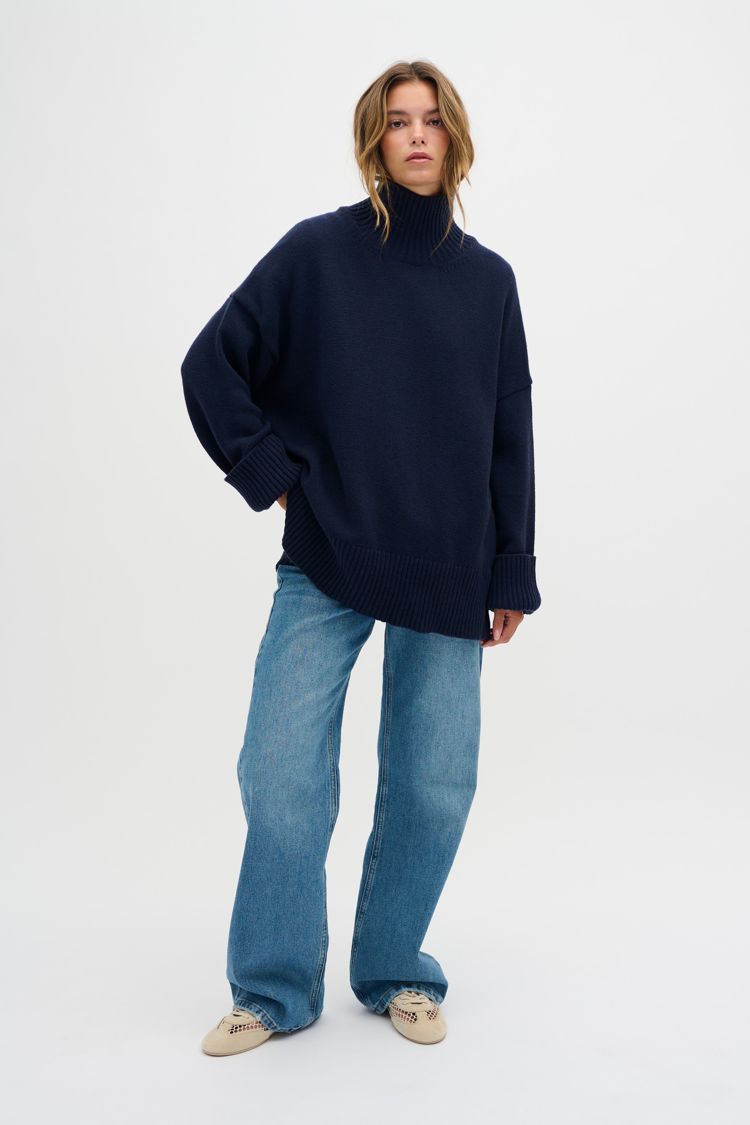 LisbonMW High Neck LOOKBOOK FRONT 10704985-107018