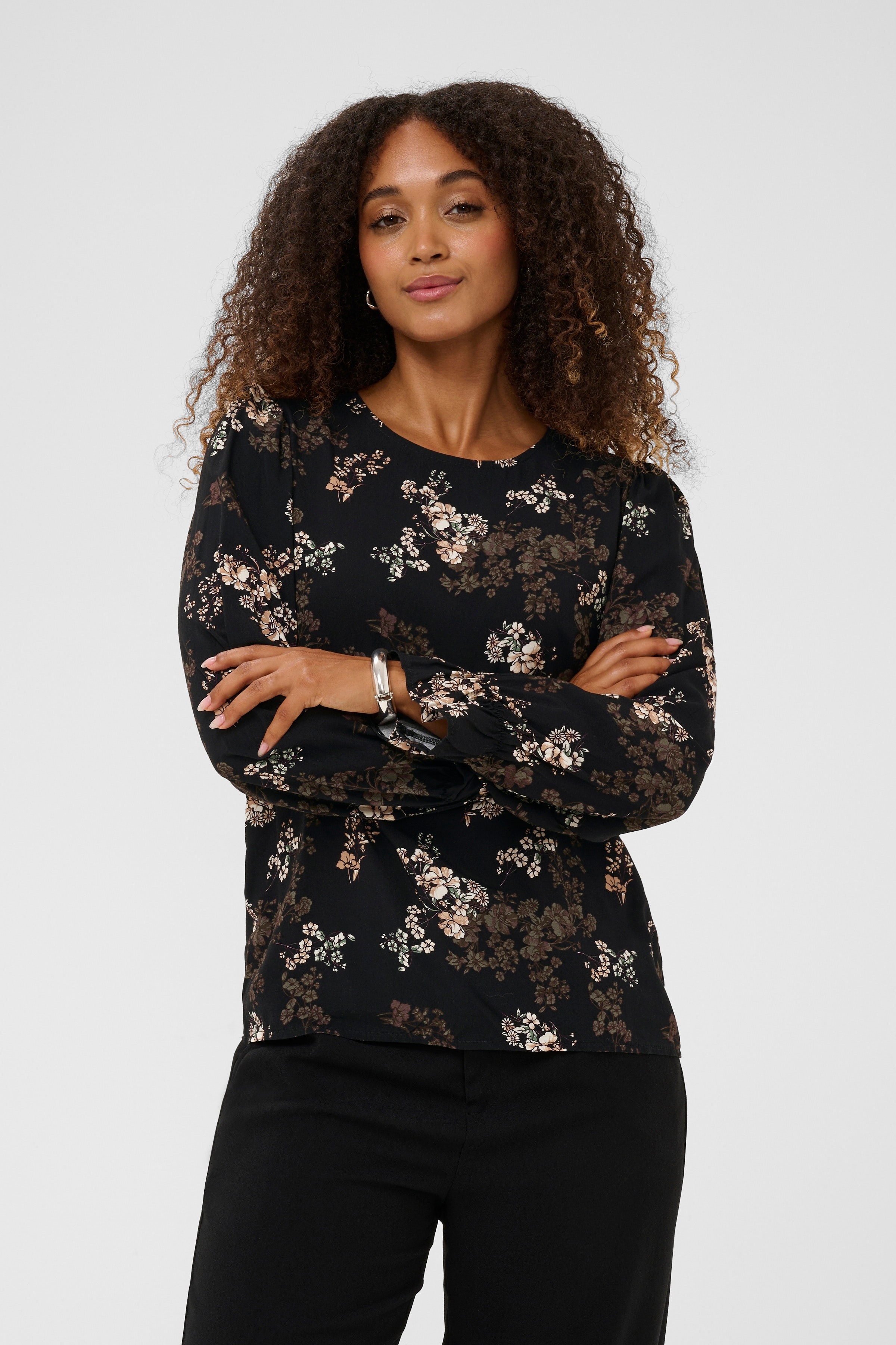 CRAlora Blouse LOOKBOOK FRONT 10613997-107820