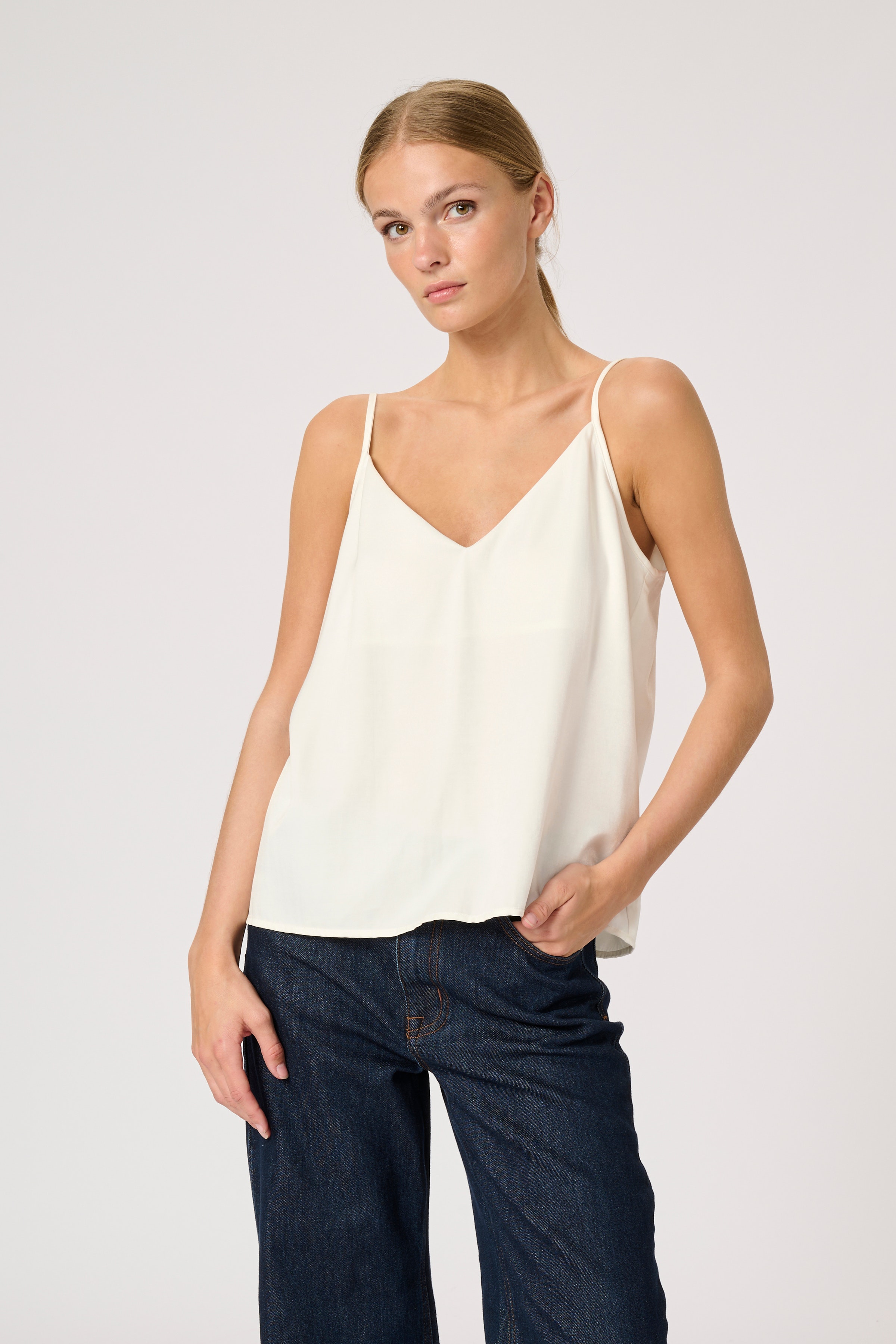 EstelleMW Top LOOKBOOK FRONT 10704426-110602