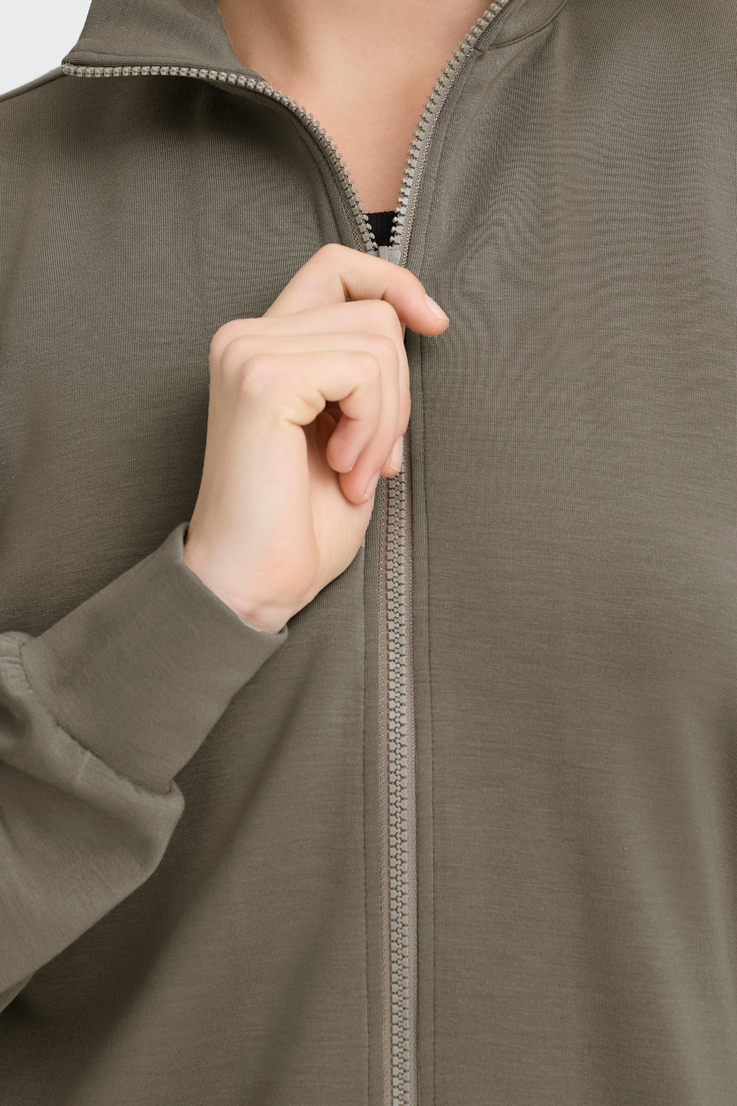 FRAURORA Sweatshirt LOOKBOOK DETAIL 20617465-180516