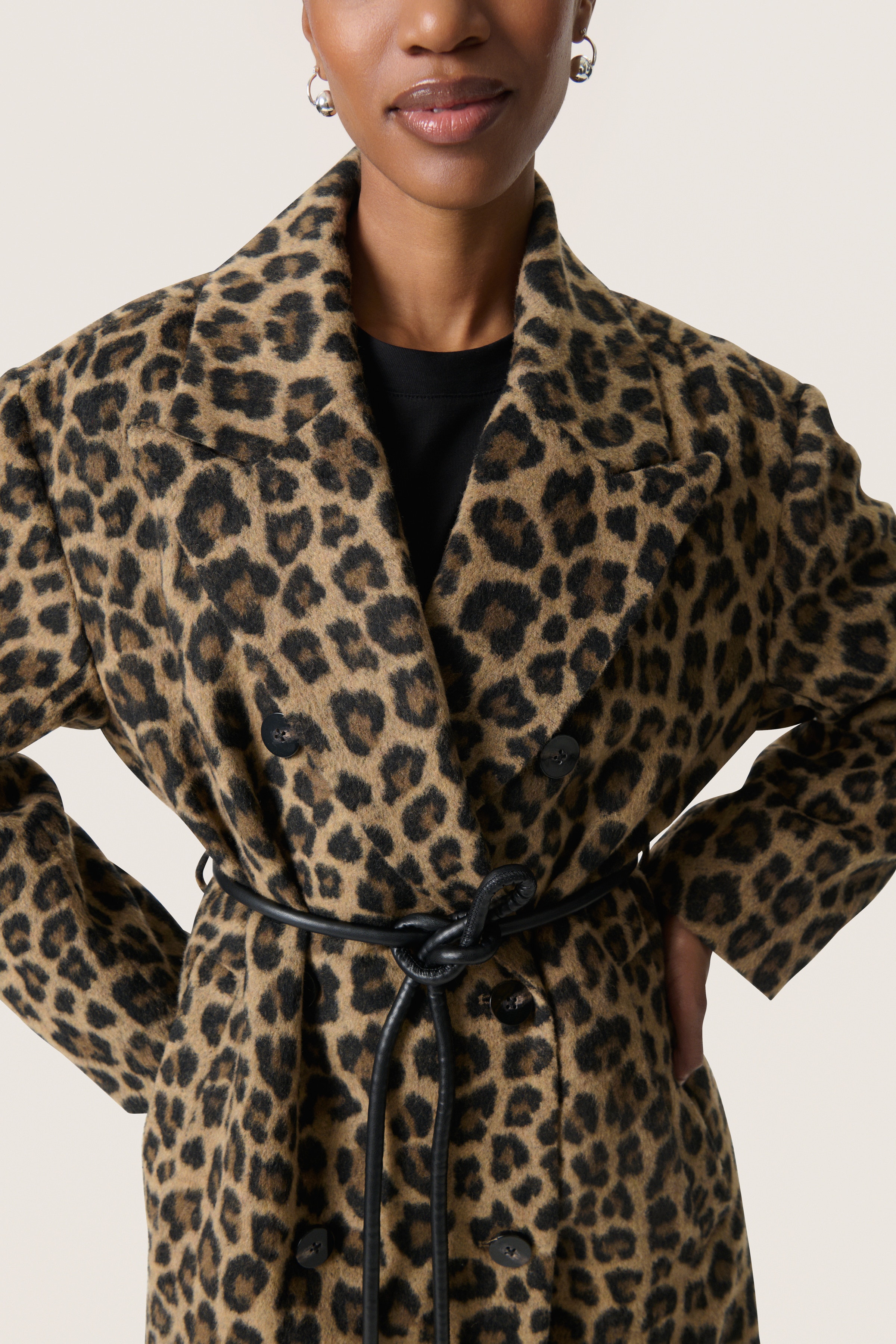 SLLeony Mantel LOOKBOOK DETAIL 30408683-304321