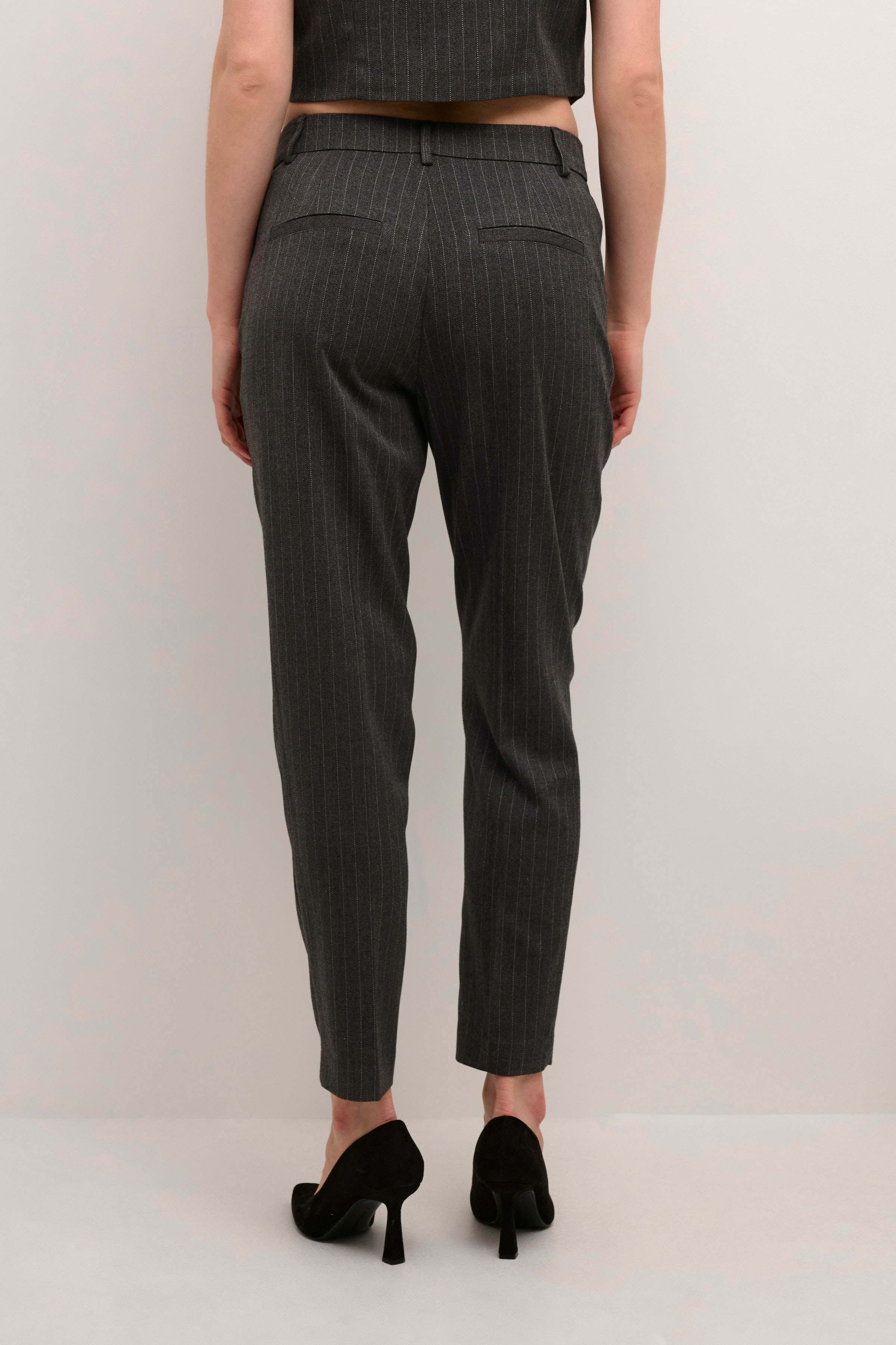 CRNavan Pantalon LOOKBOOK BACK 10611893-104845