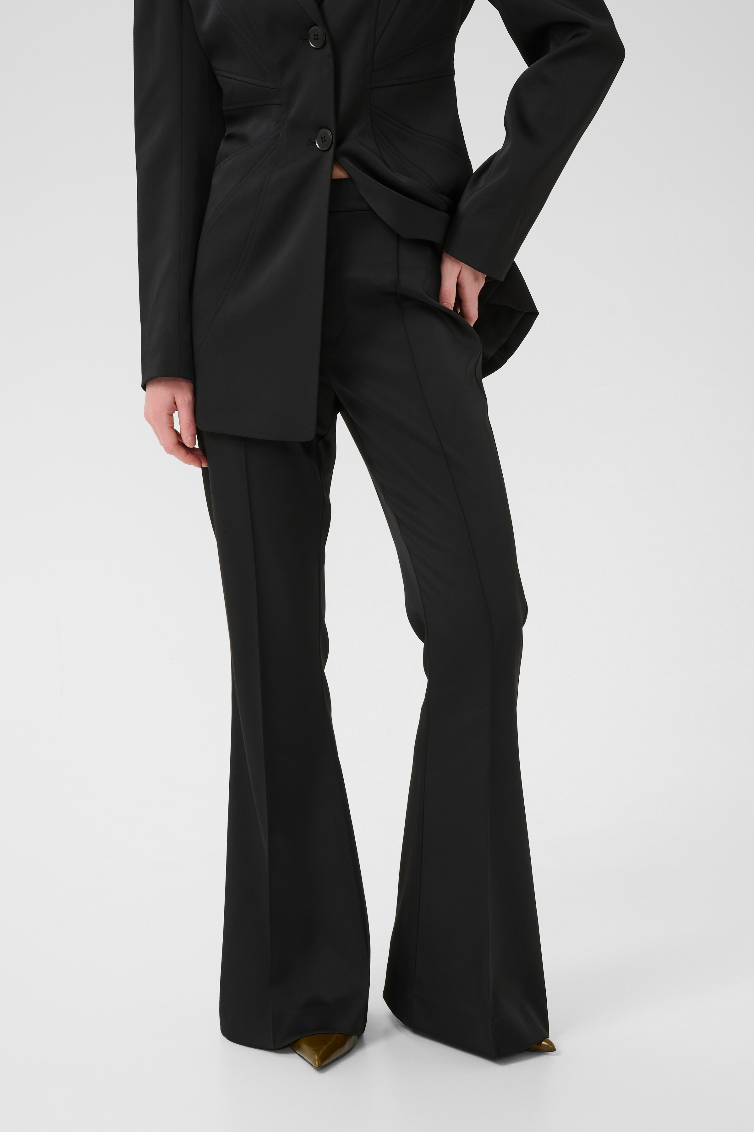 GZlatia Trousers LOOKBOOK FRONT 10910705-100017