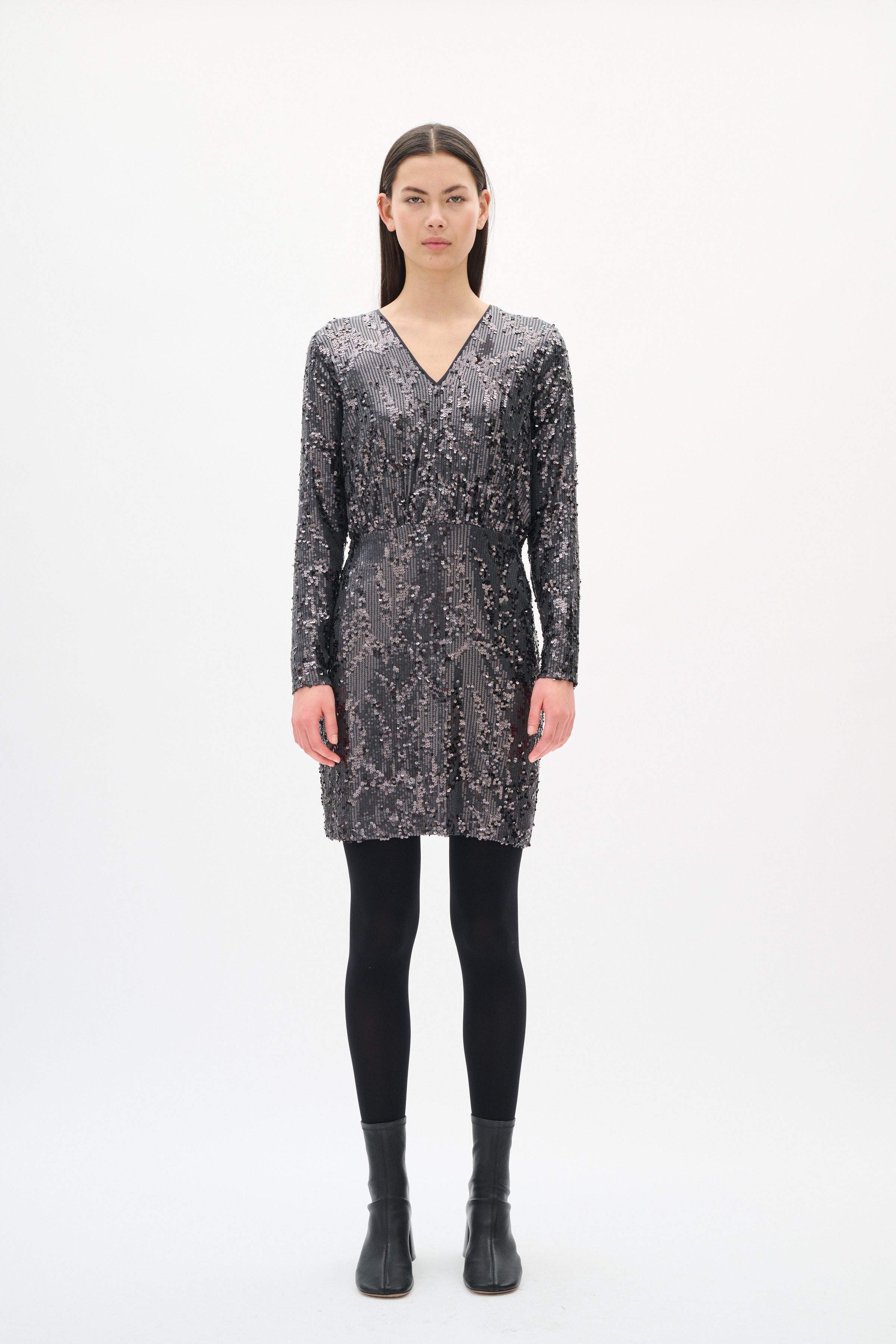 KIMBAIW Pailletten Kleid LOOKBOOK FRONT 30112129-145002