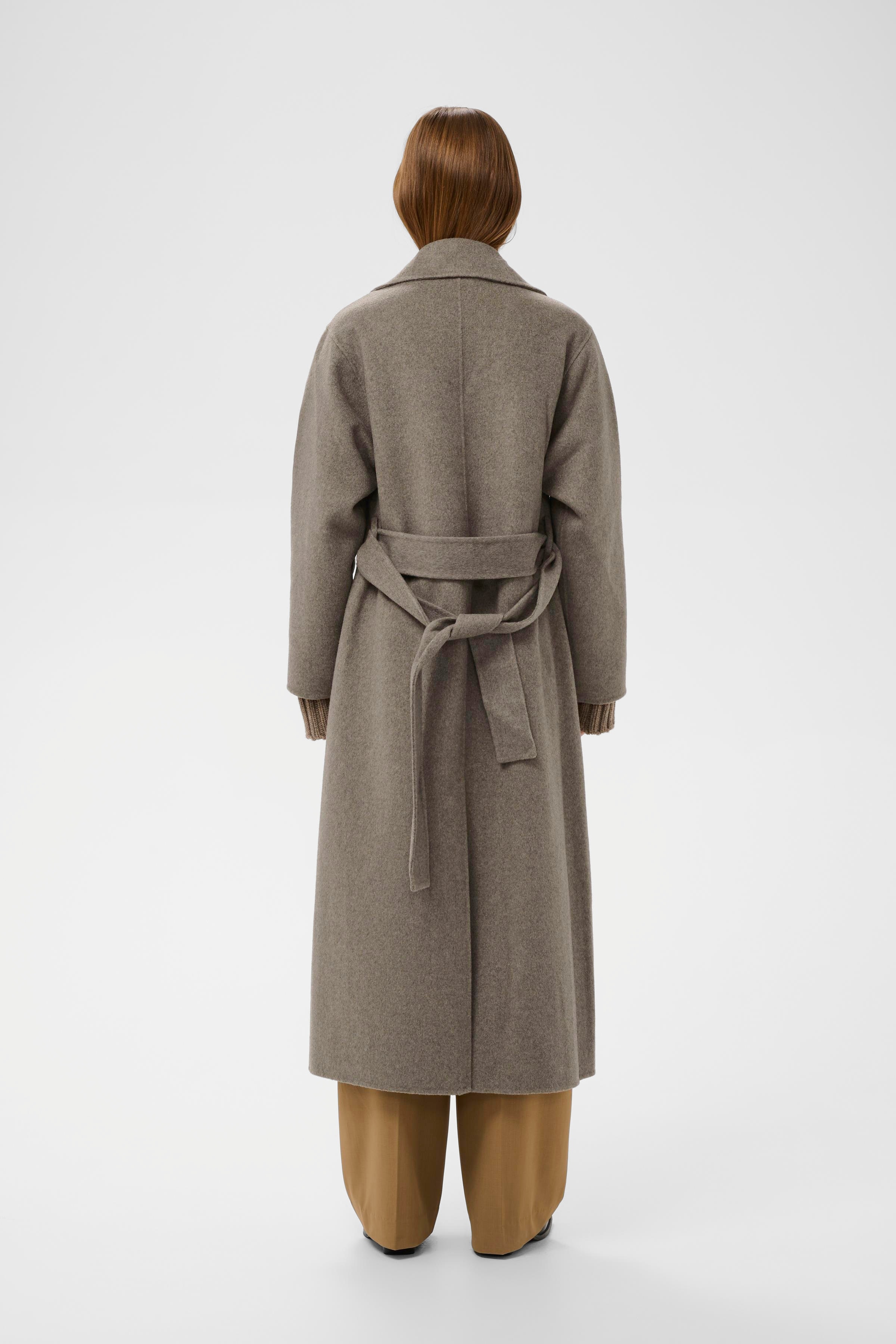 YillaIW Mantel LOOKBOOK BACK 30110608-1813041