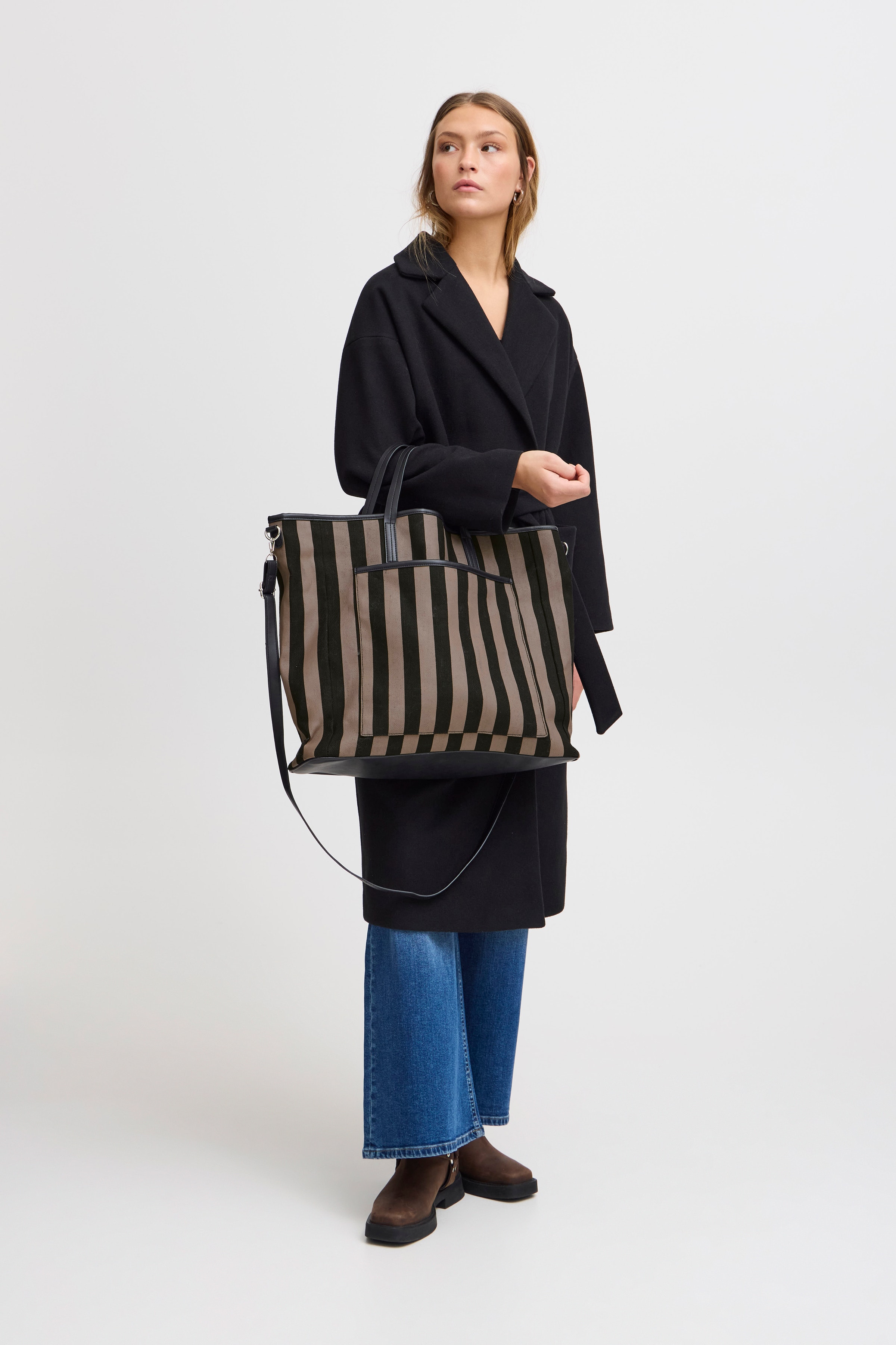 IANURRA Pose LOOKBOOK FRONT 20120960-171212