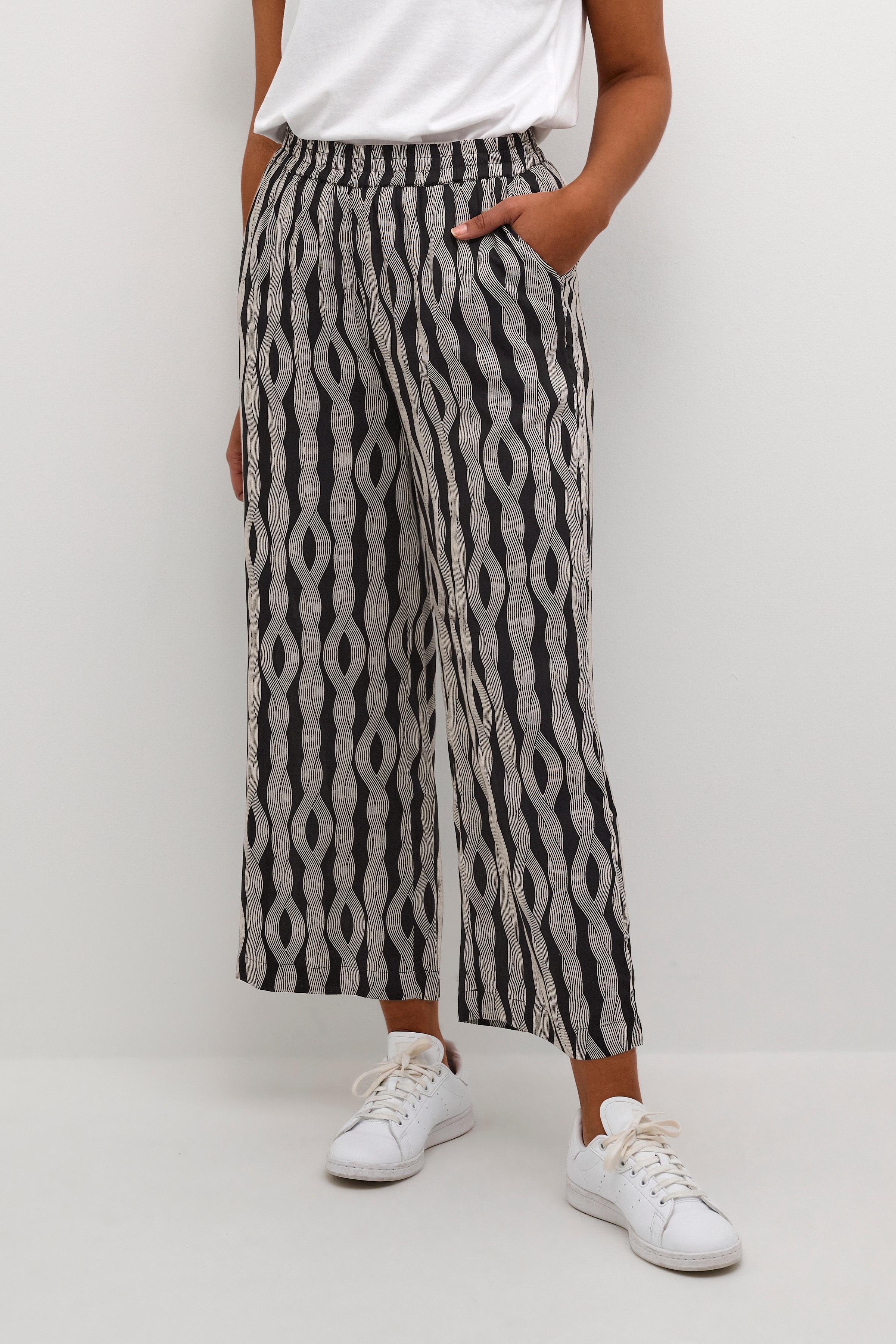 KAsanne Trousers LOOKBOOK FRONT 10508978-106143