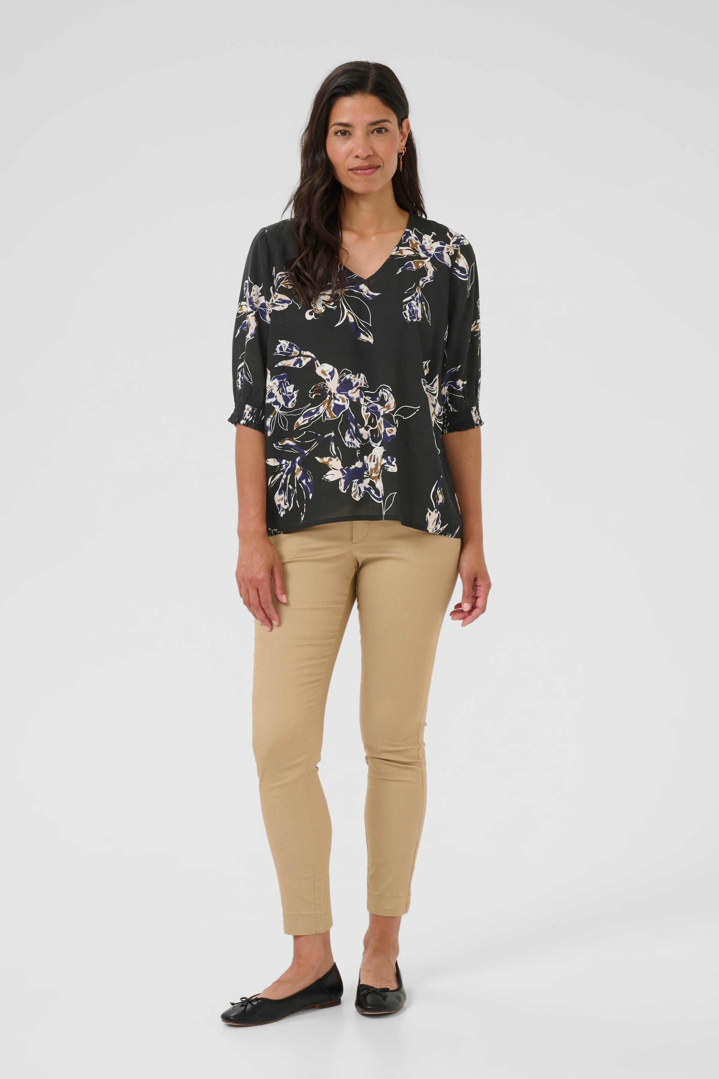 BPtrudy Bluse LOOKBOOK FRONT 40200012-108403