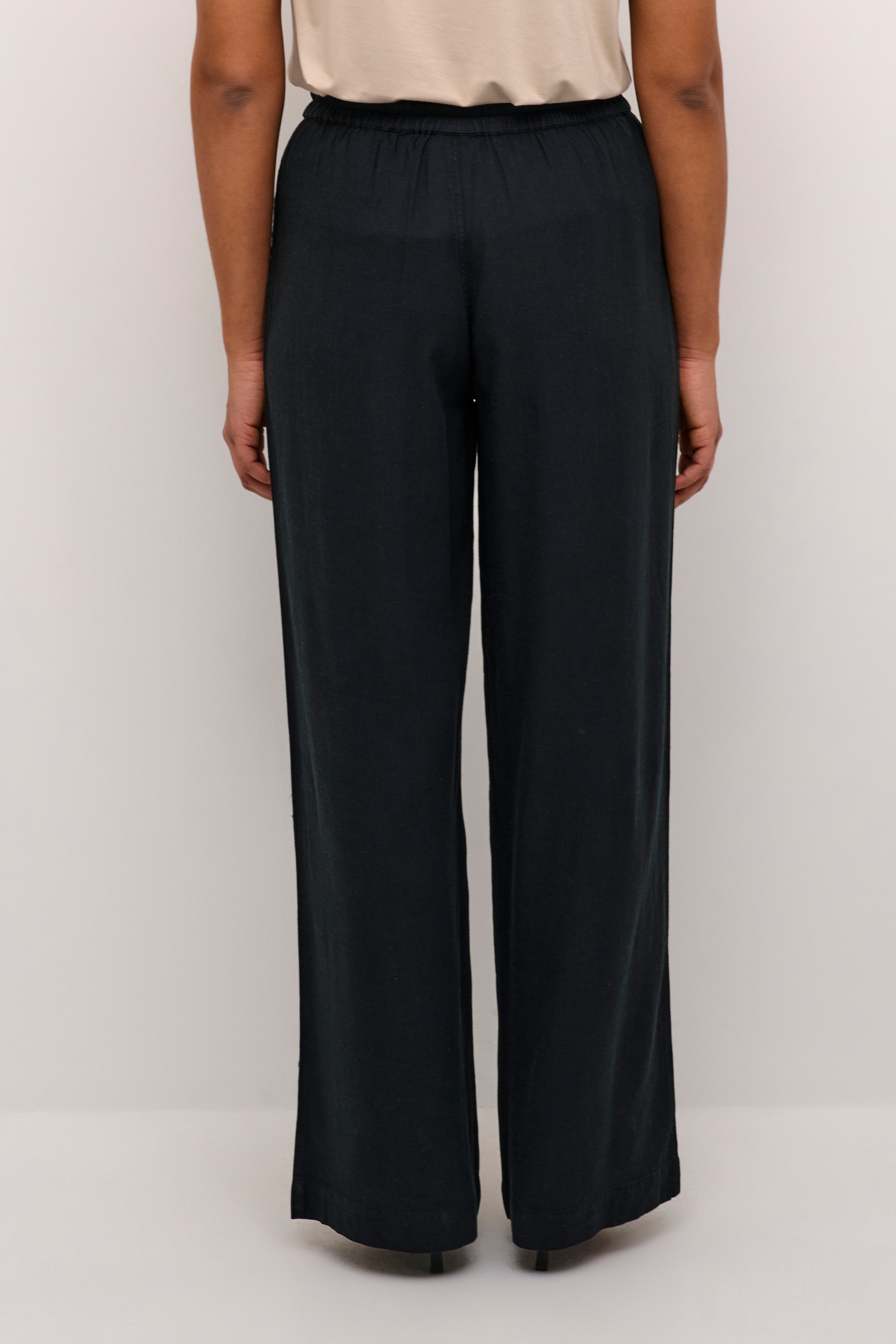 KAmilia Linen trousers LOOKBOOK BACK 10508314-100121