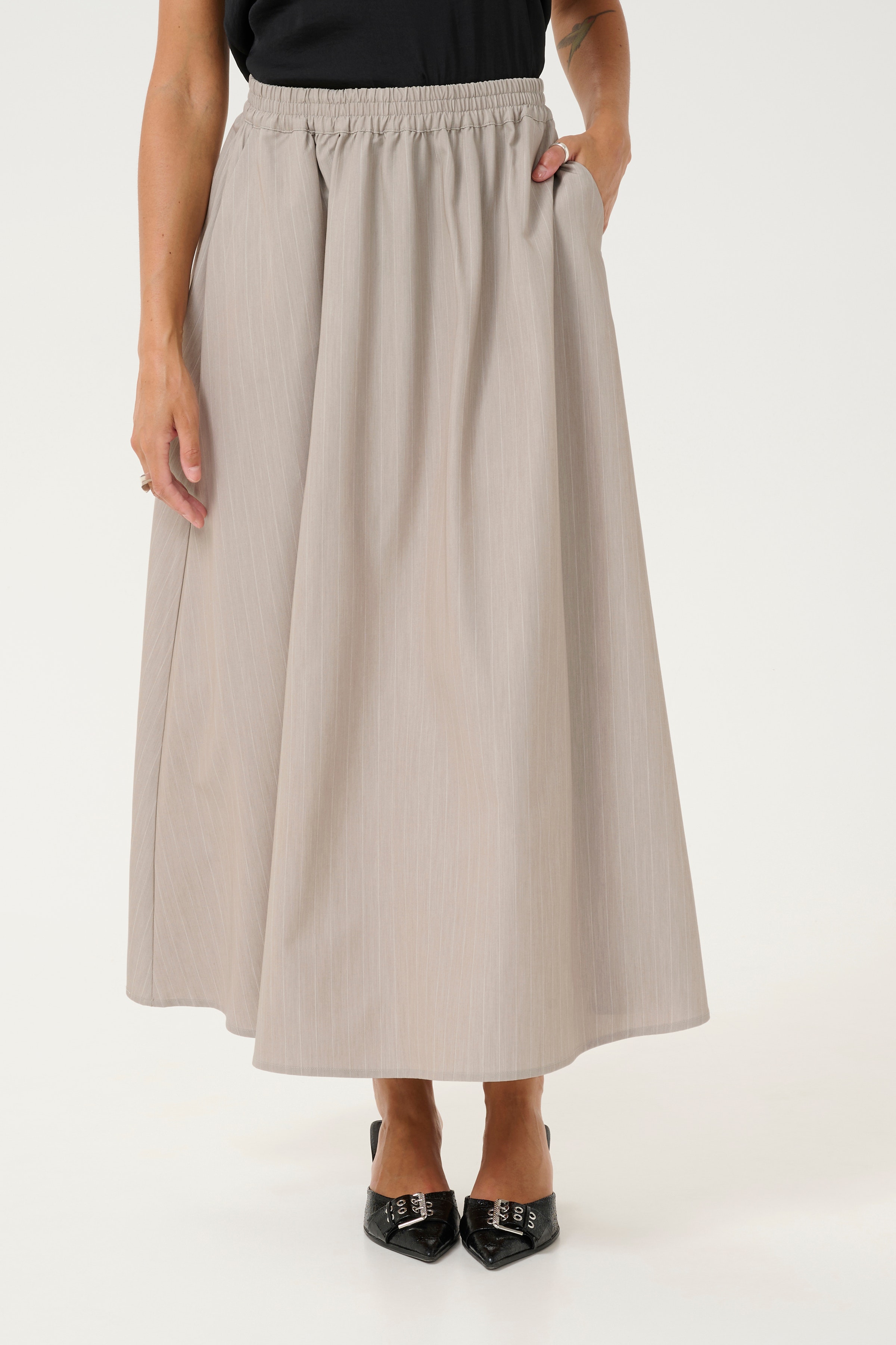 KAesther Skirt LOOKBOOK FRONT 10509644-107069