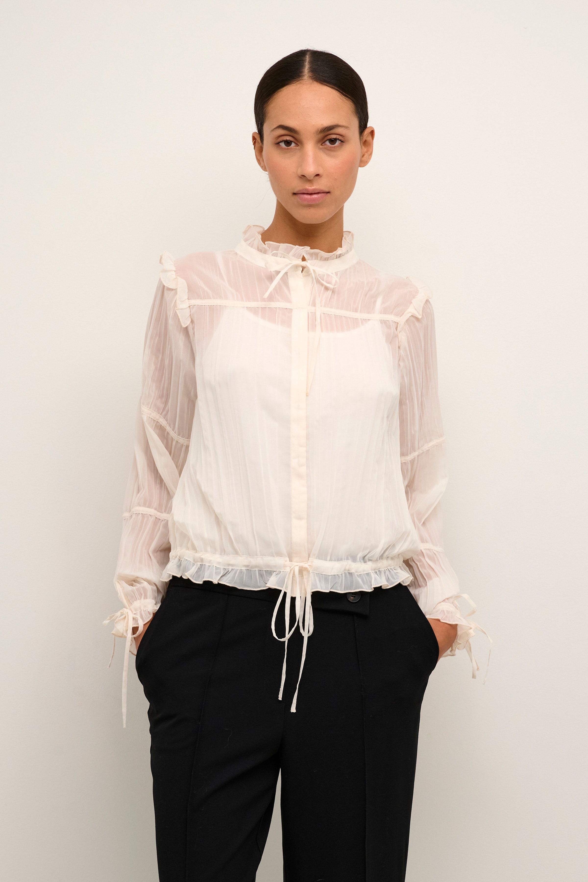 LindaKB Shirt LOOKBOOK FRONT 10104621-110103