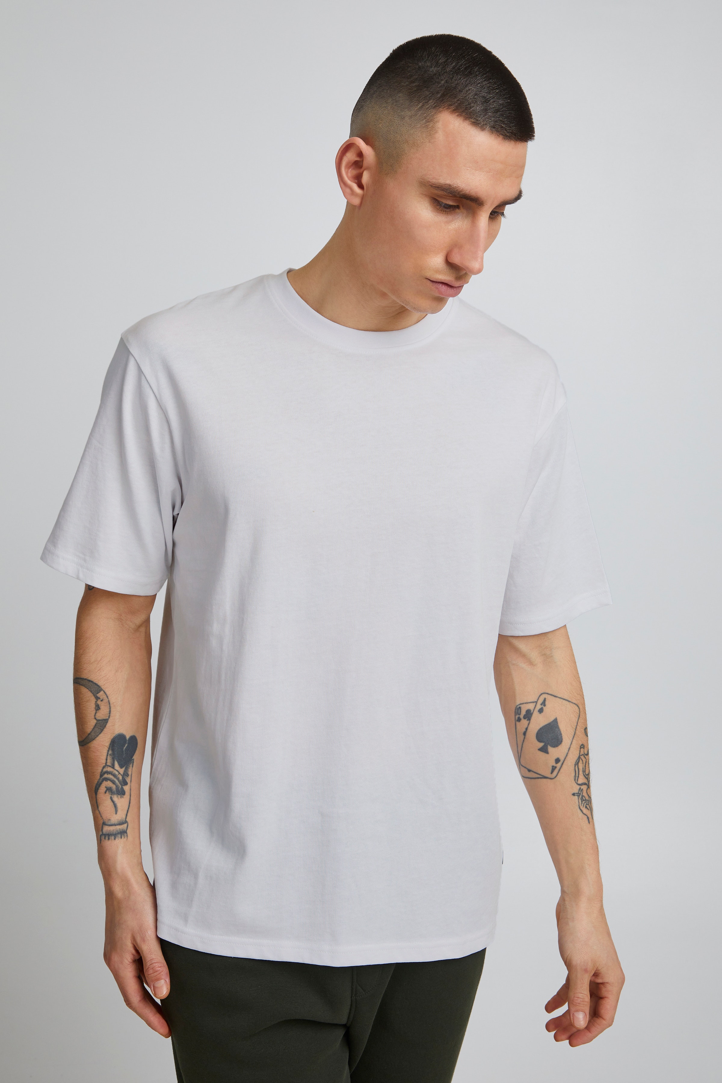 SDCADEL T-shirt LOOKBOOK FRONT 21107195-110601