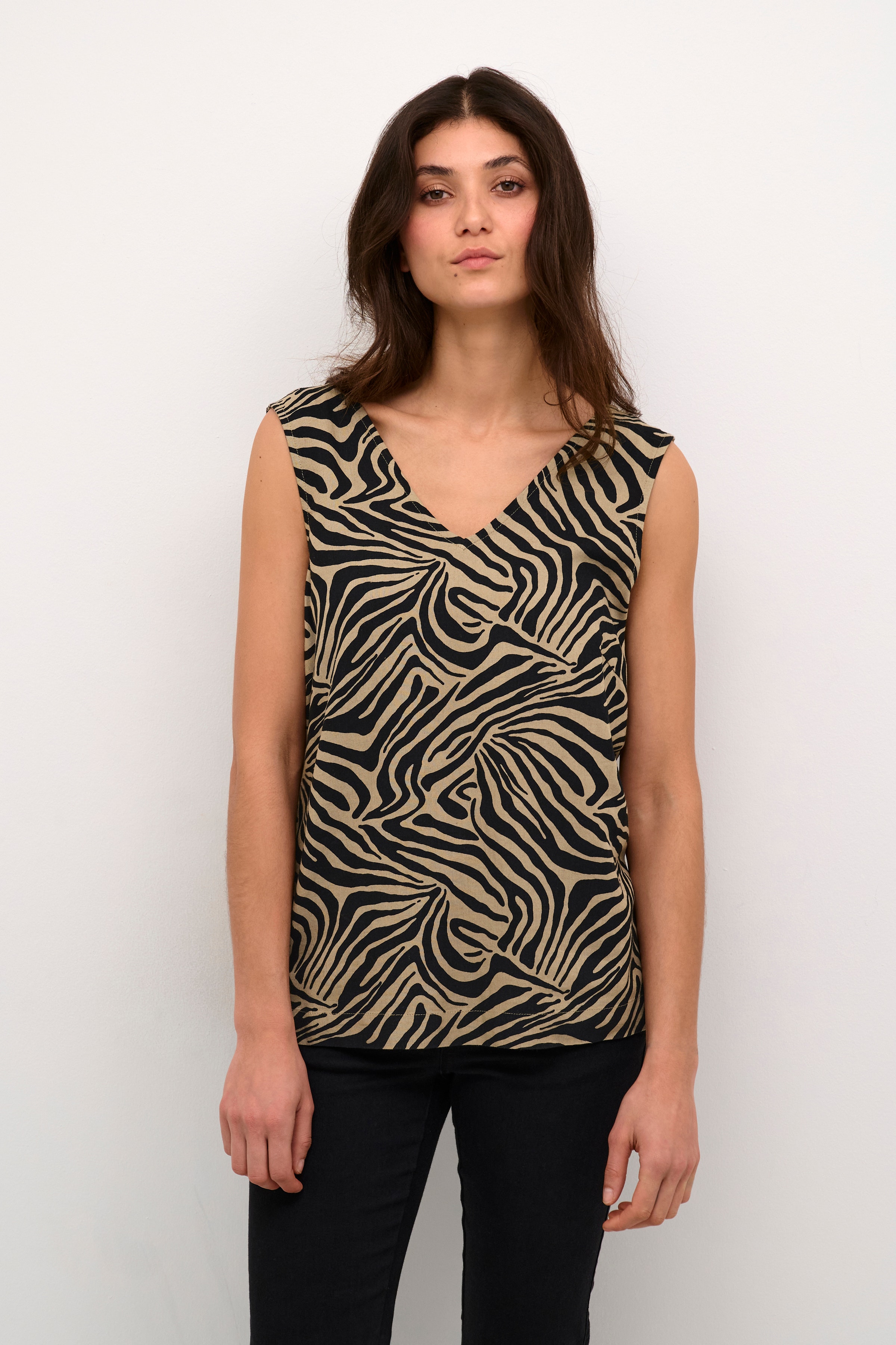 KAmilia Lin Top LOOKBOOK FRONT 10508426-106782