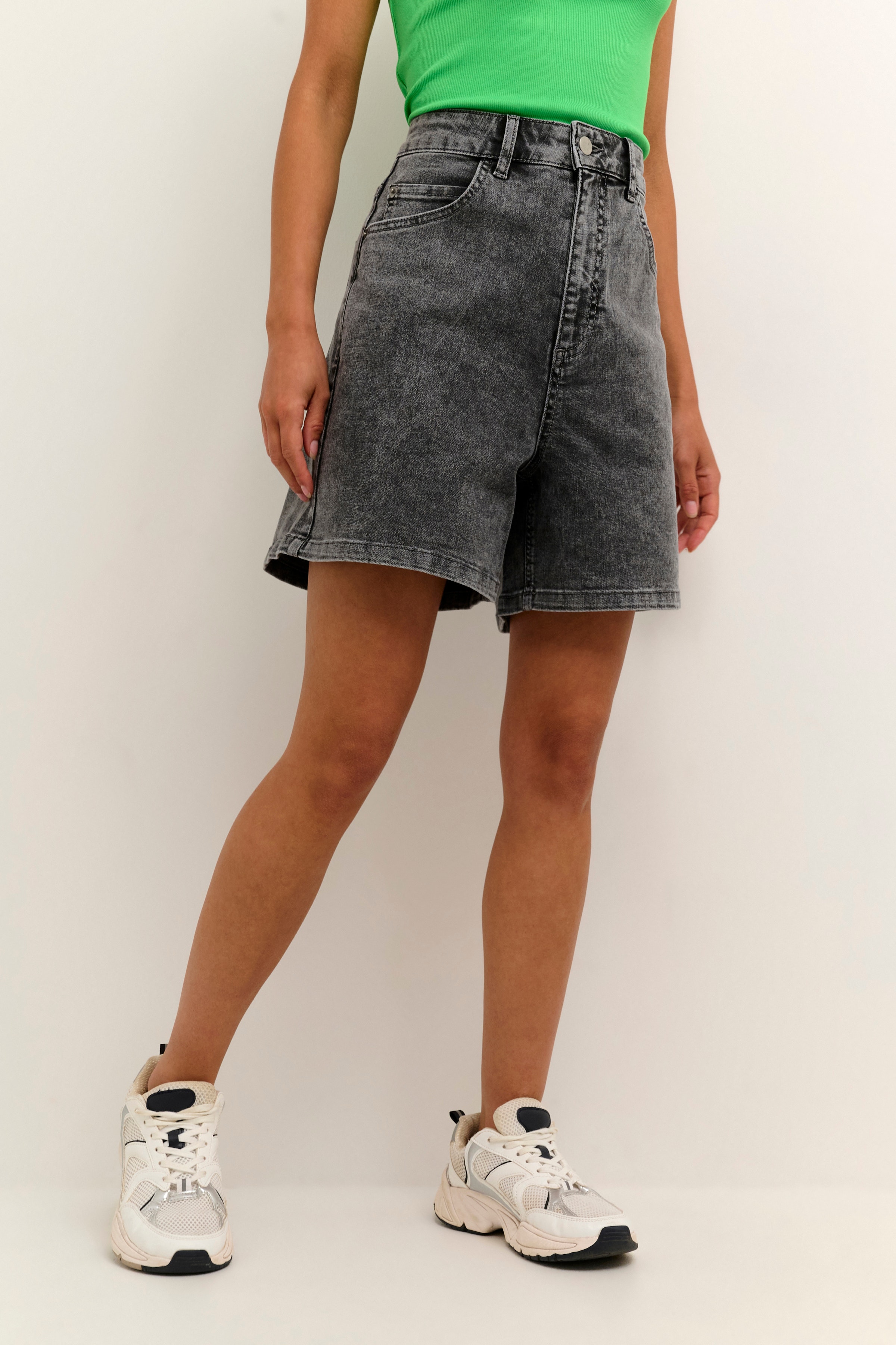 KAselna Denim Shorts LOOKBOOK FRONT 10507530-100168