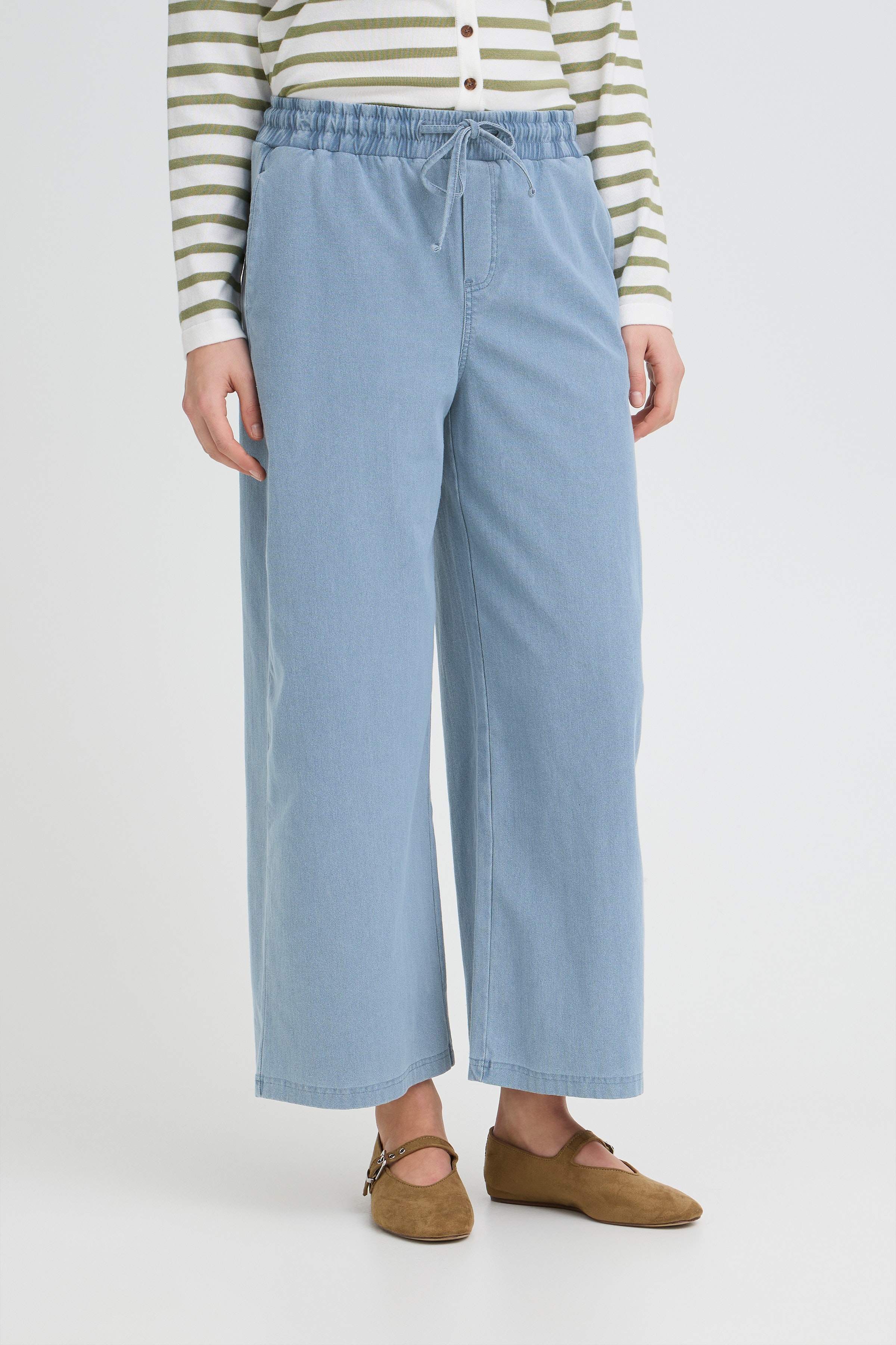 IHKATE Hose LOOKBOOK FRONT 20125208-204437