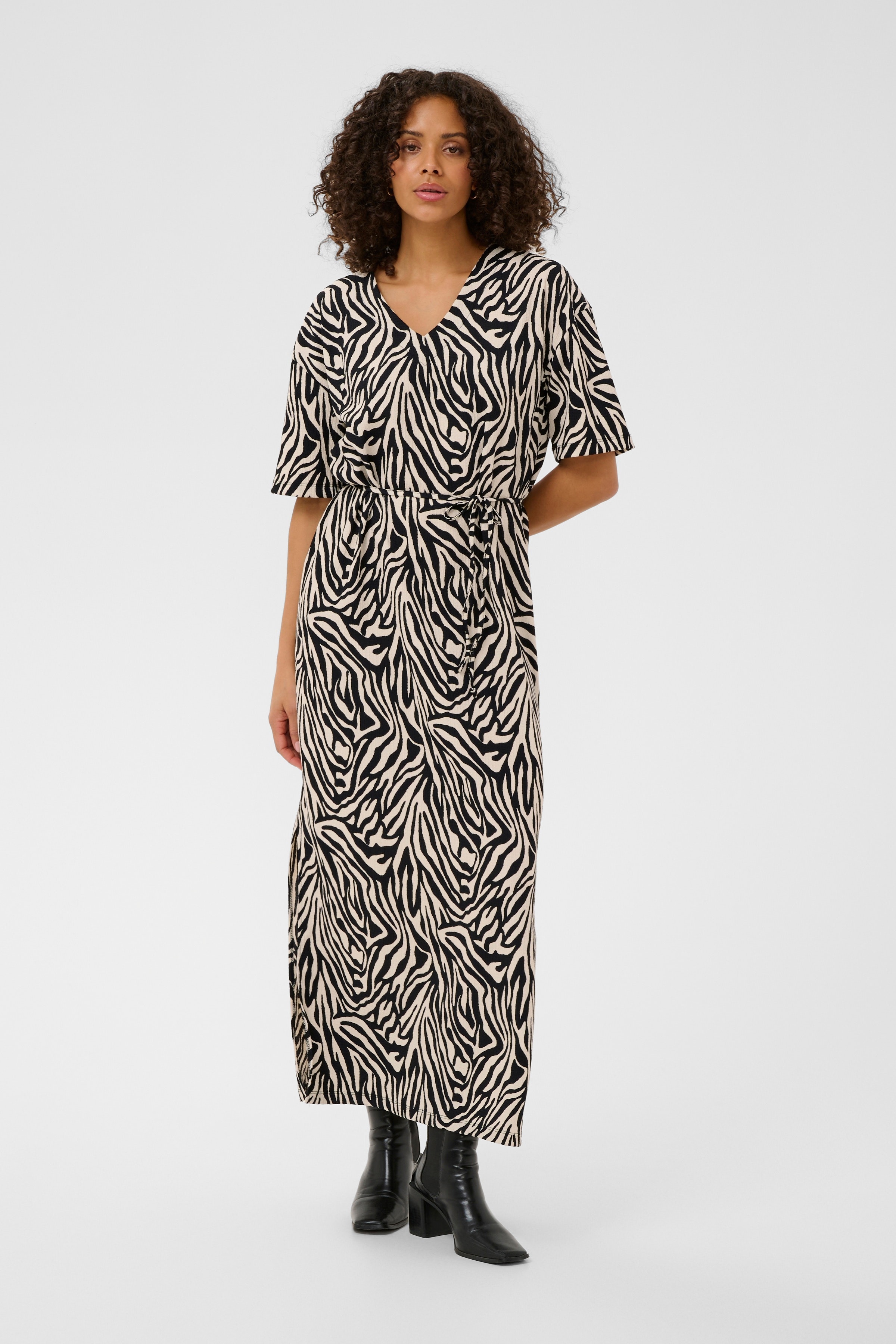 KAivanna Kleid LOOKBOOK FRONT 10509781-107295