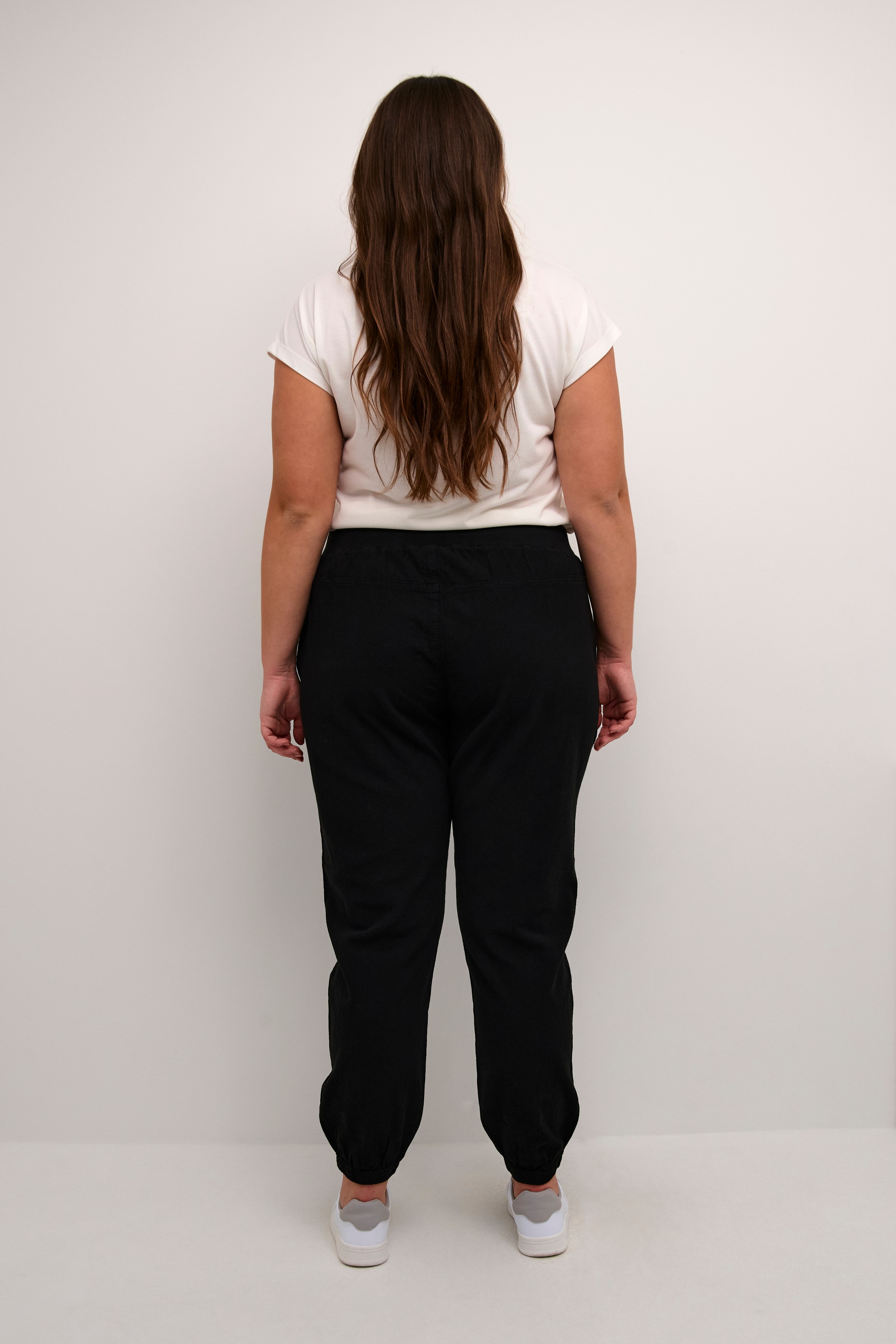 KCnana Trousers LOOKBOOK BACK 10581492-100121