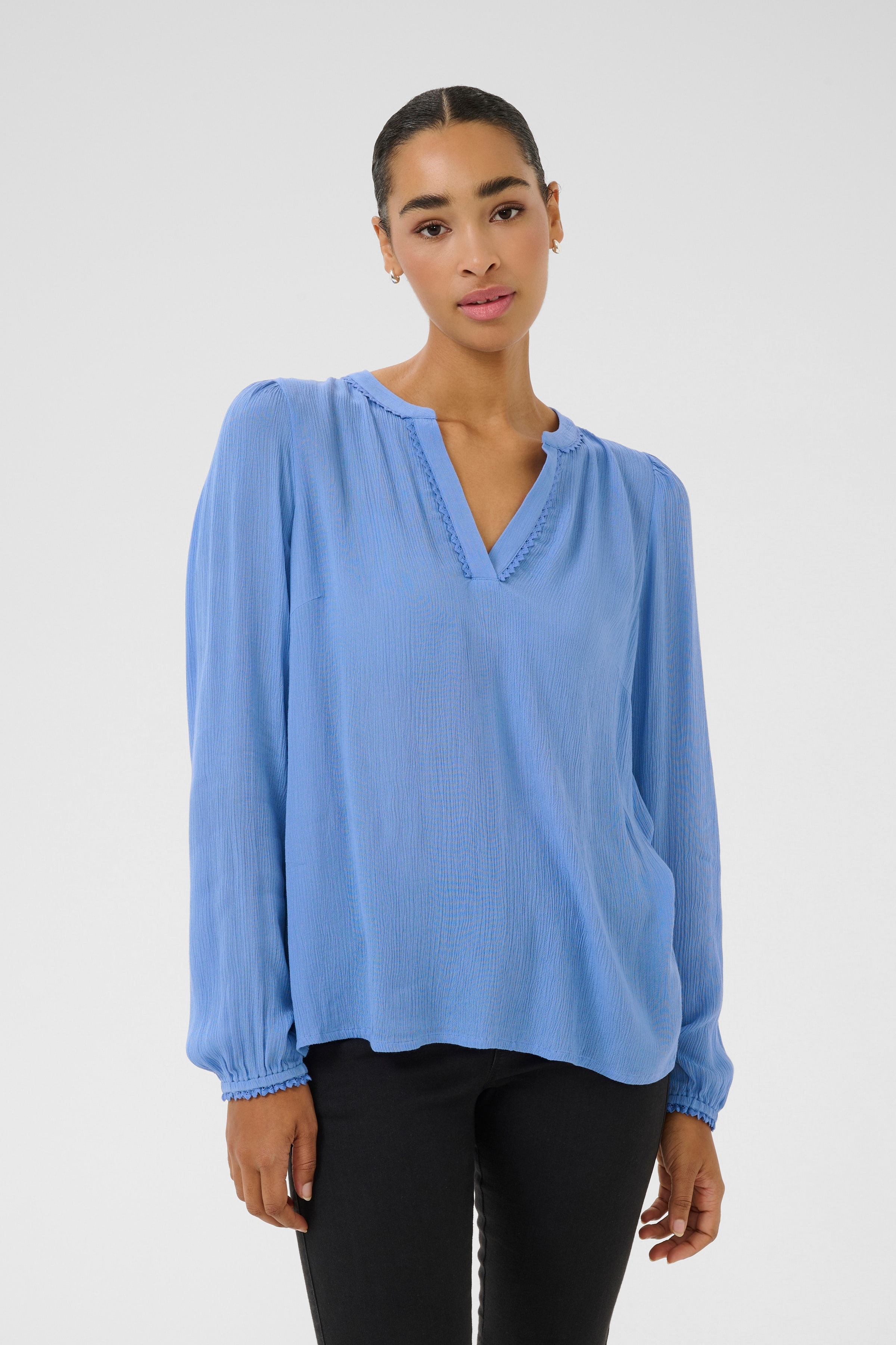 KAno Blouse LOOKBOOK FRONT 10510202-183936