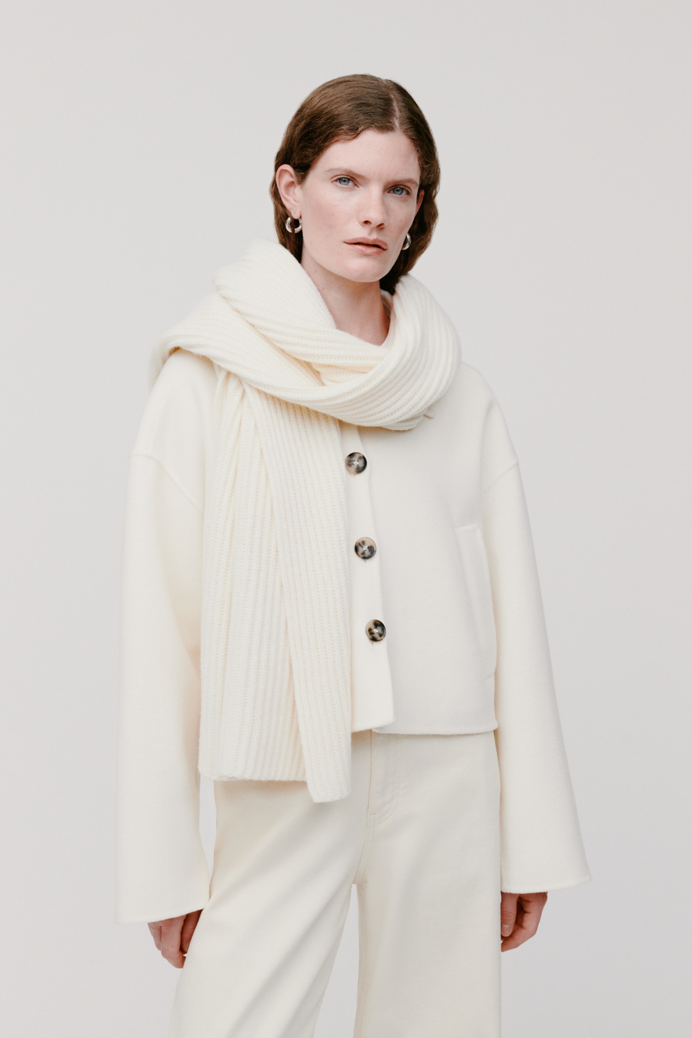 ANGELINA SCARF LOOKBOOK FRONT 30600776-WH020