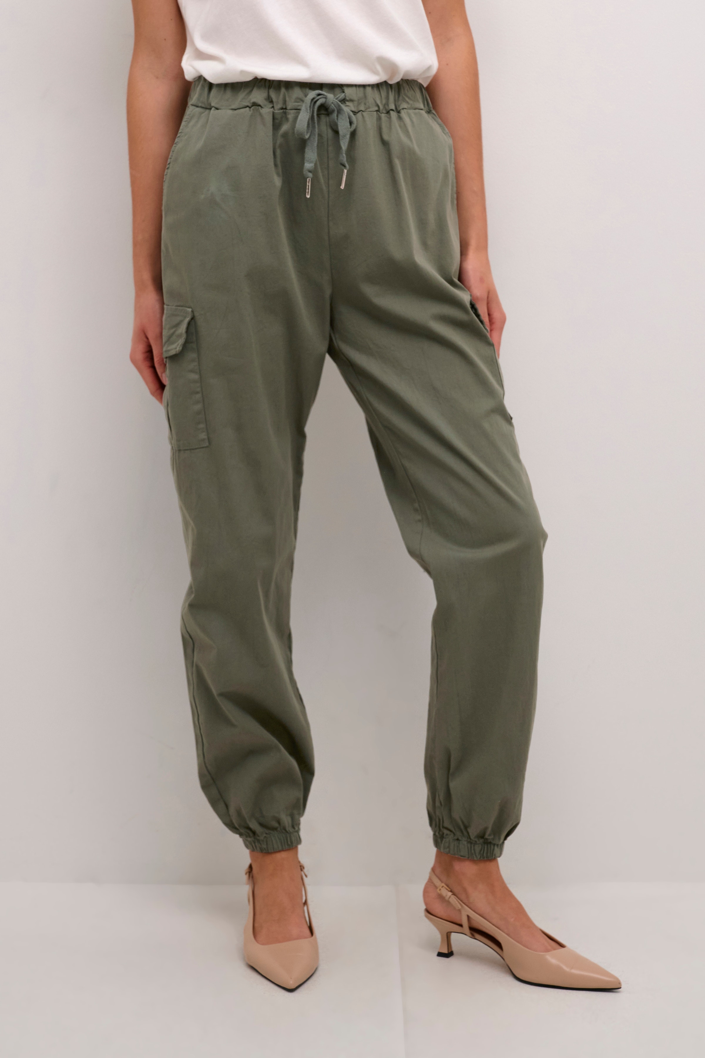 CRYvette Trousers LOOKBOOK FRONT 10613450-103769