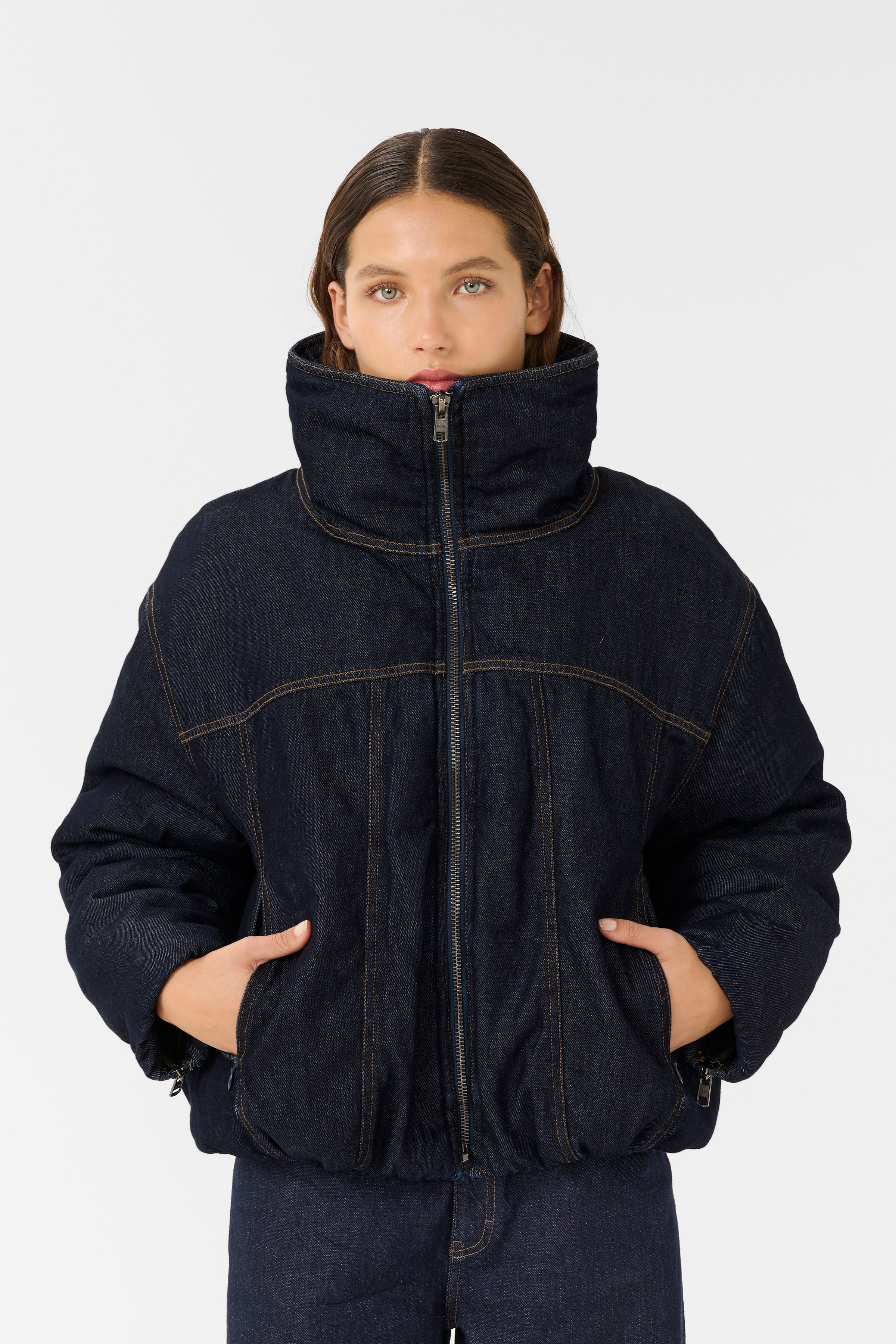 GZrinova Outerwear LOOKBOOK FRONT 10910331-107762