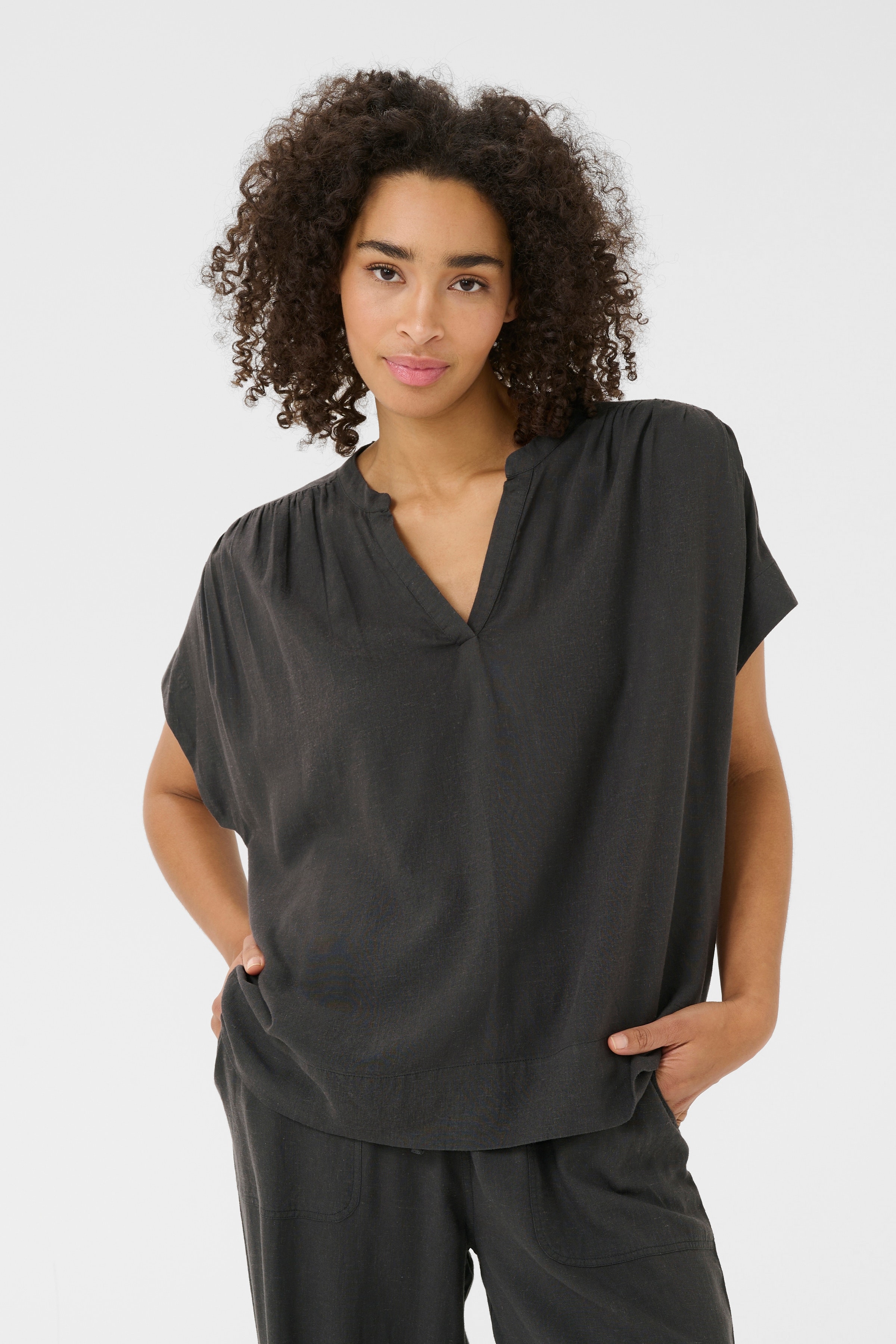 KAmilia Top en Lin LOOKBOOK FRONT 10509670-190205