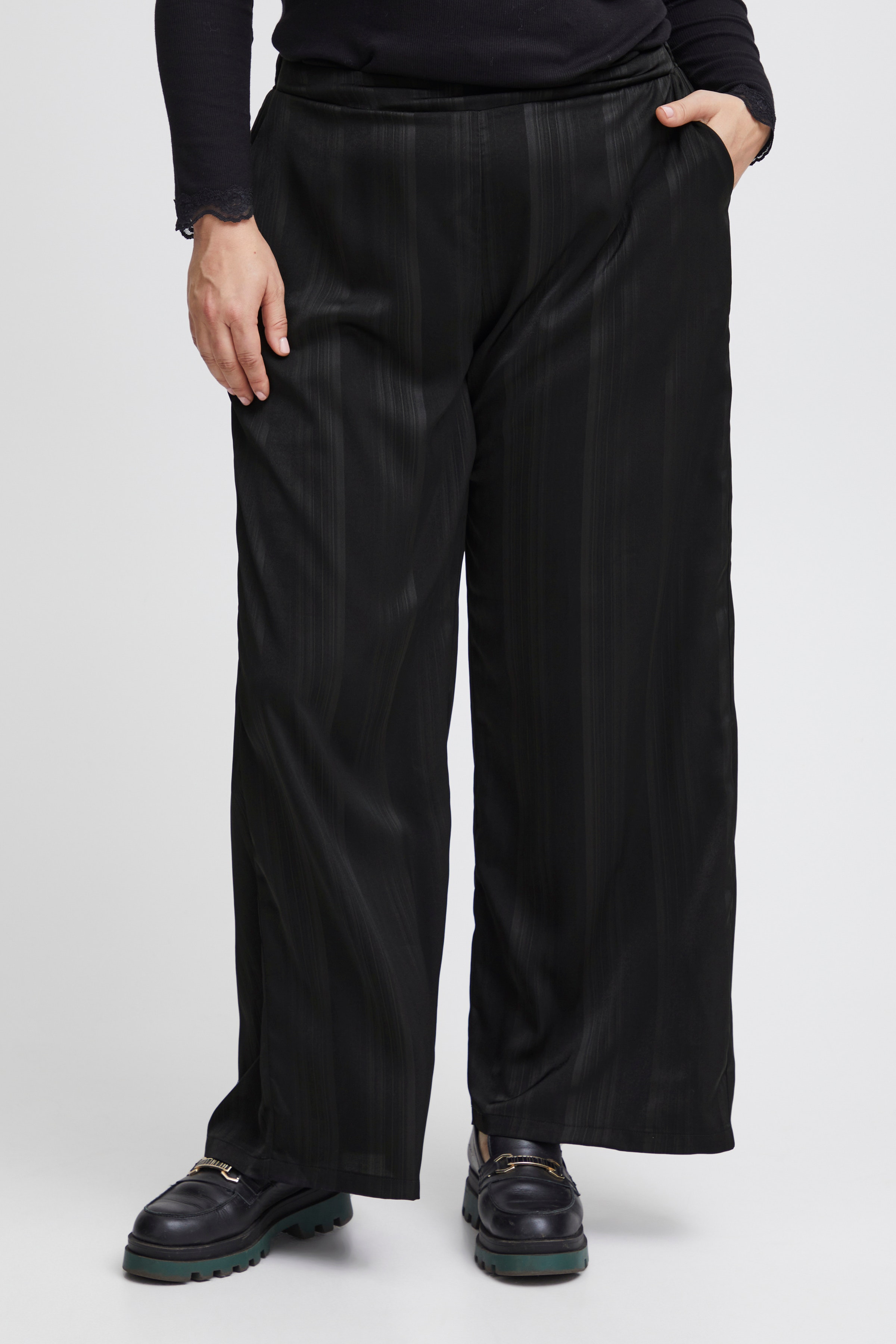 FPYNDA Bukser LOOKBOOK FRONT 20613094-200113