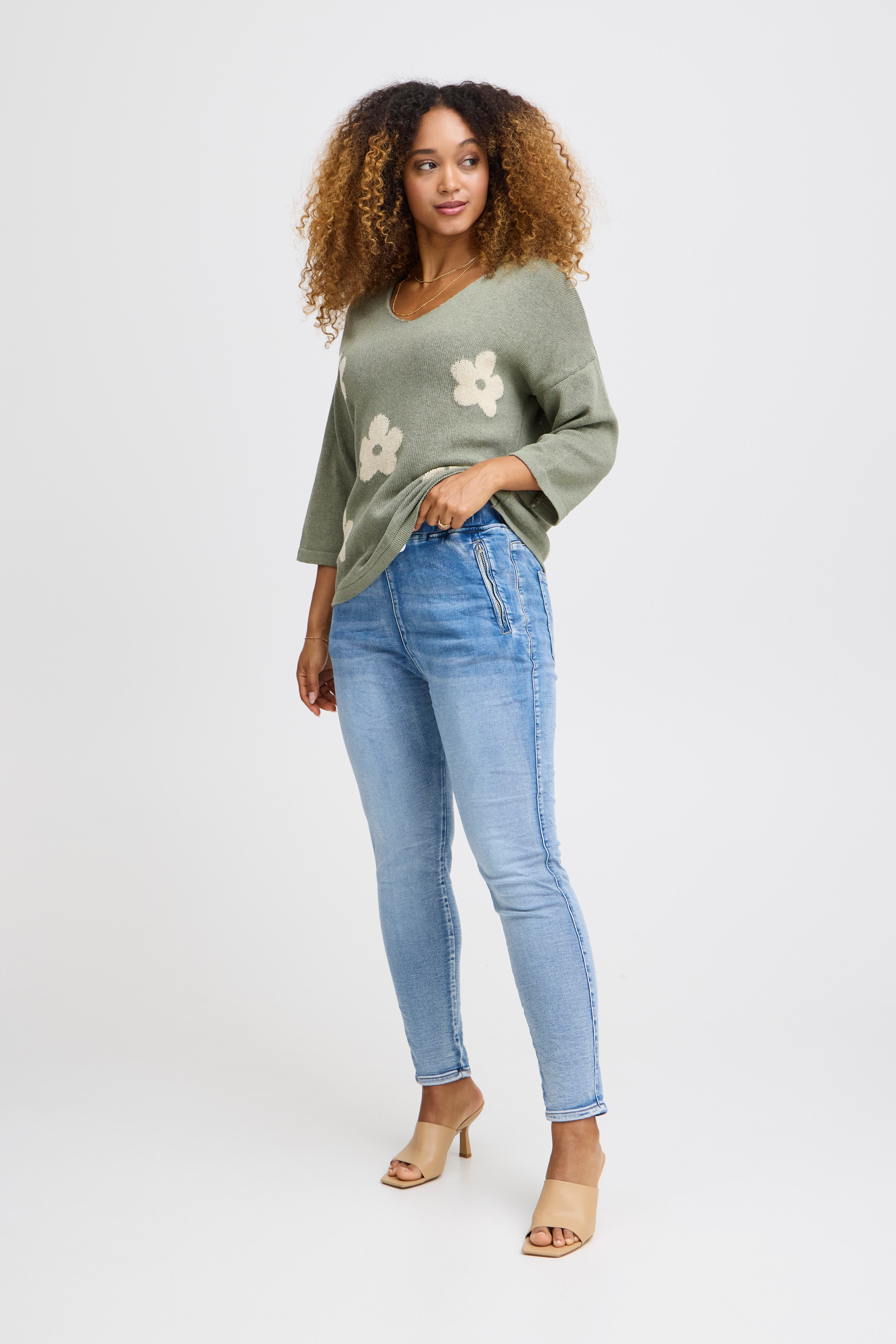 SBGALINA Pullover LOOKBOOK FRONT 22100547-176212