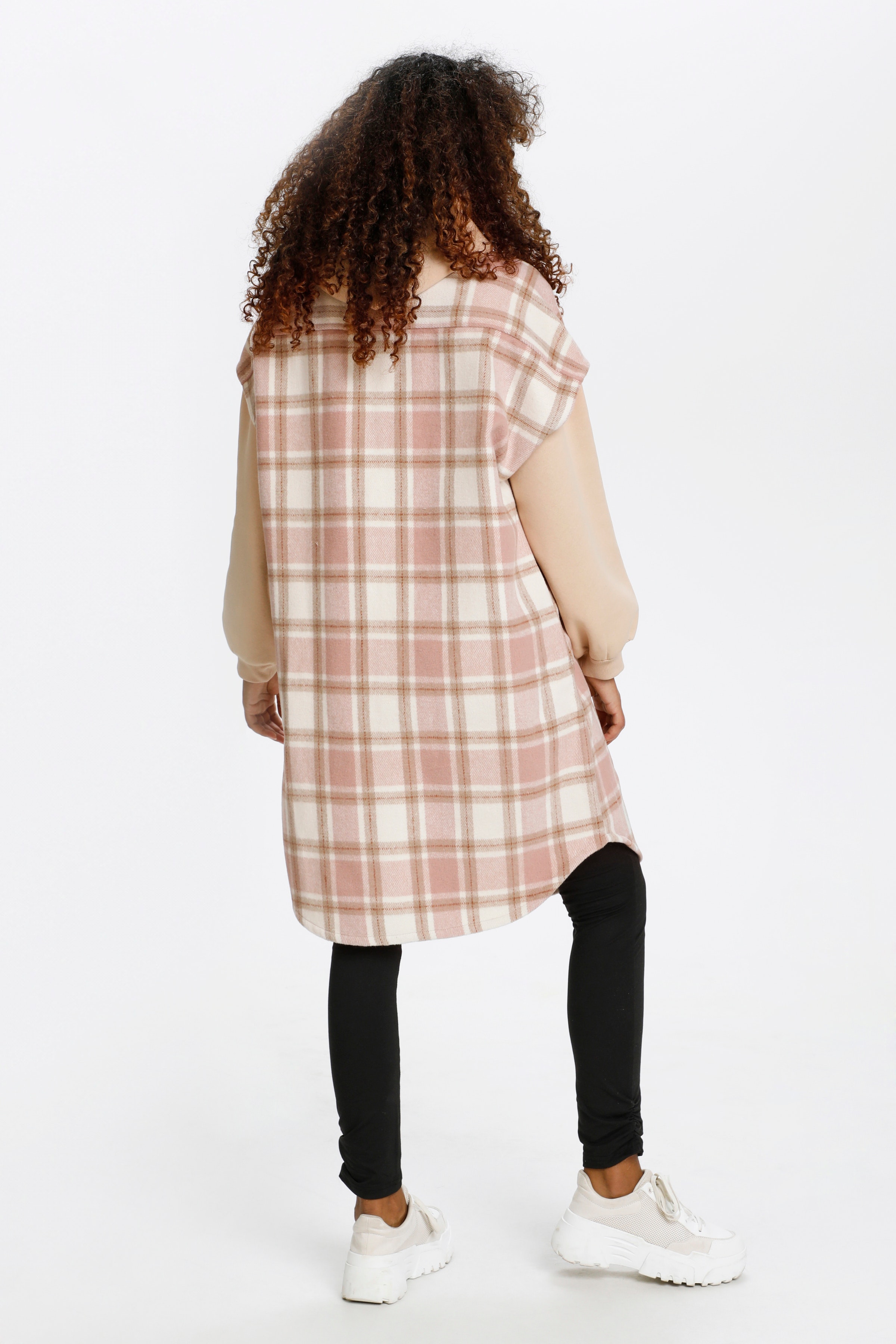 CRTara OZ West

 LOOKBOOK BACK 10650616-101858