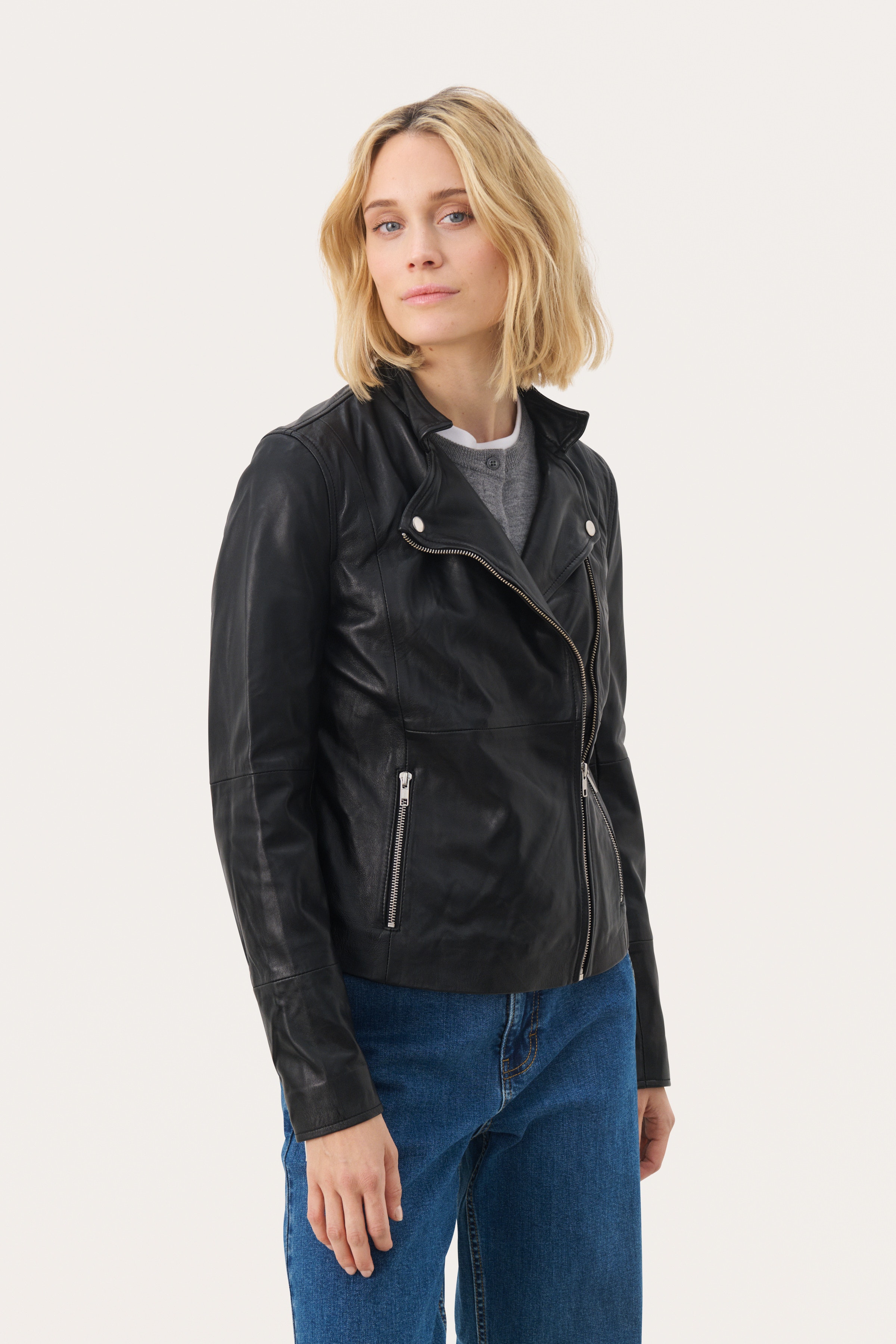 FrancesPW Outerwear LOOKBOOK FRONT 30305718-194008