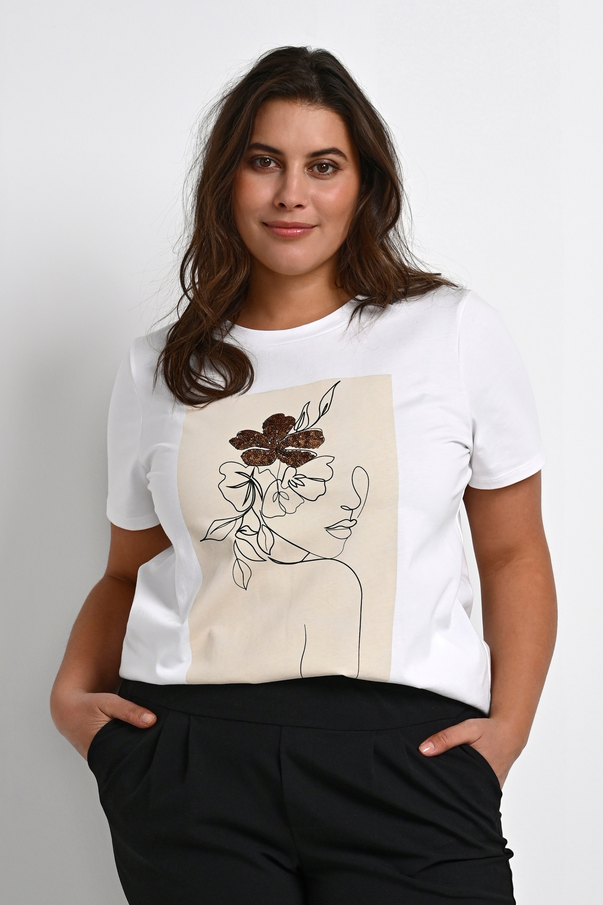 KCsally T-shirt LOOKBOOK FRONT 10580826-102657